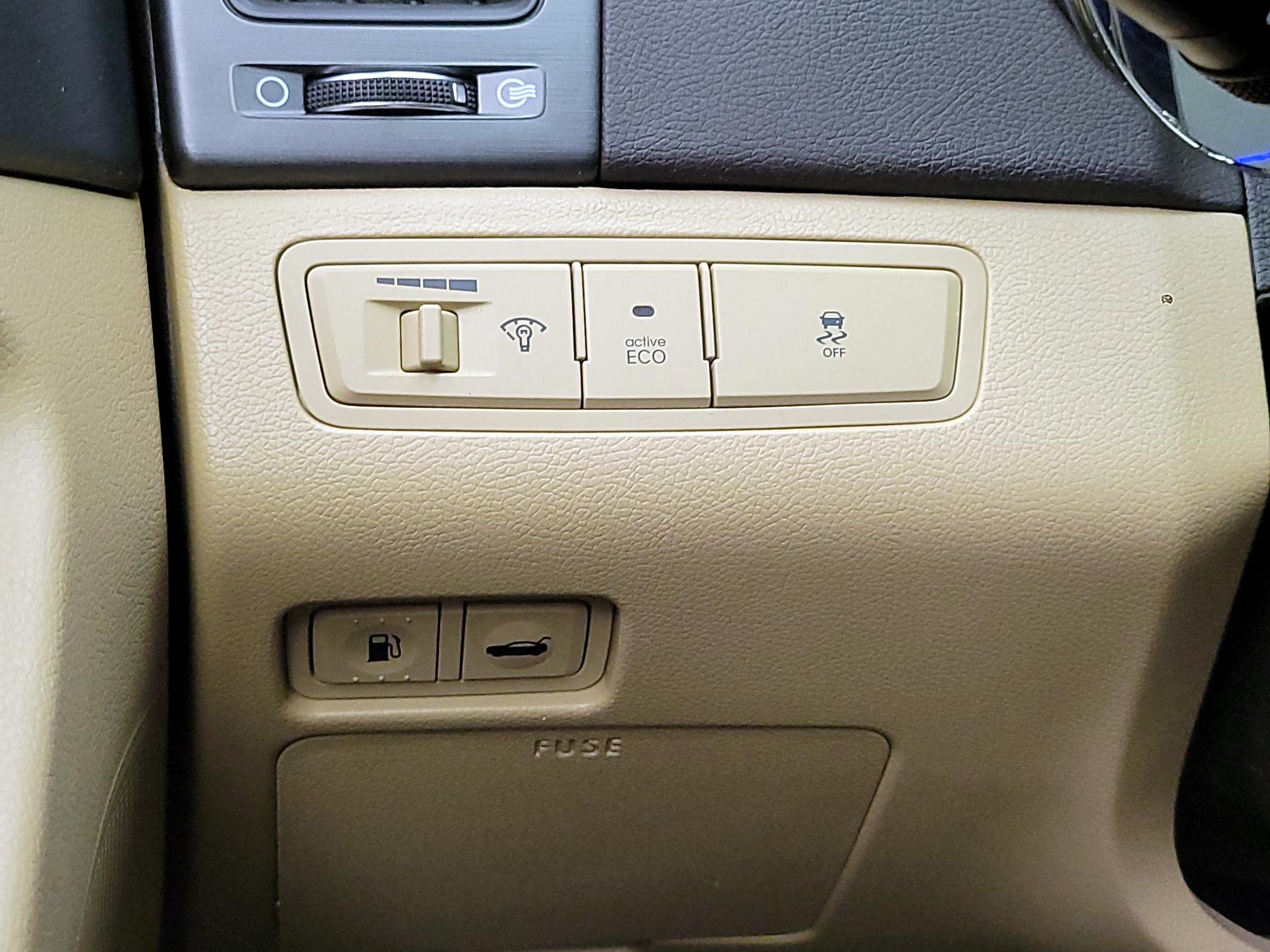 Thumbnail: 2013 Hyundai Sonata - 13