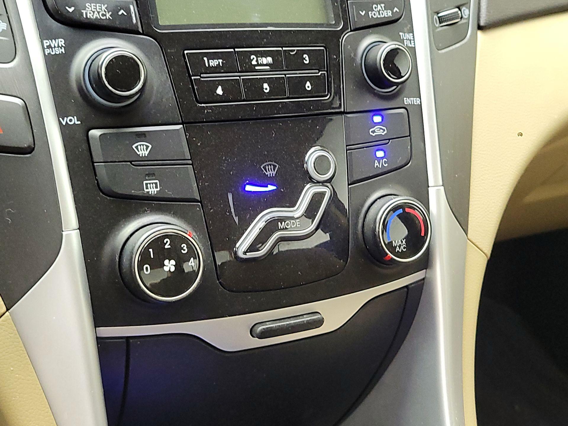 Thumbnail: 2013 Hyundai Sonata - 15