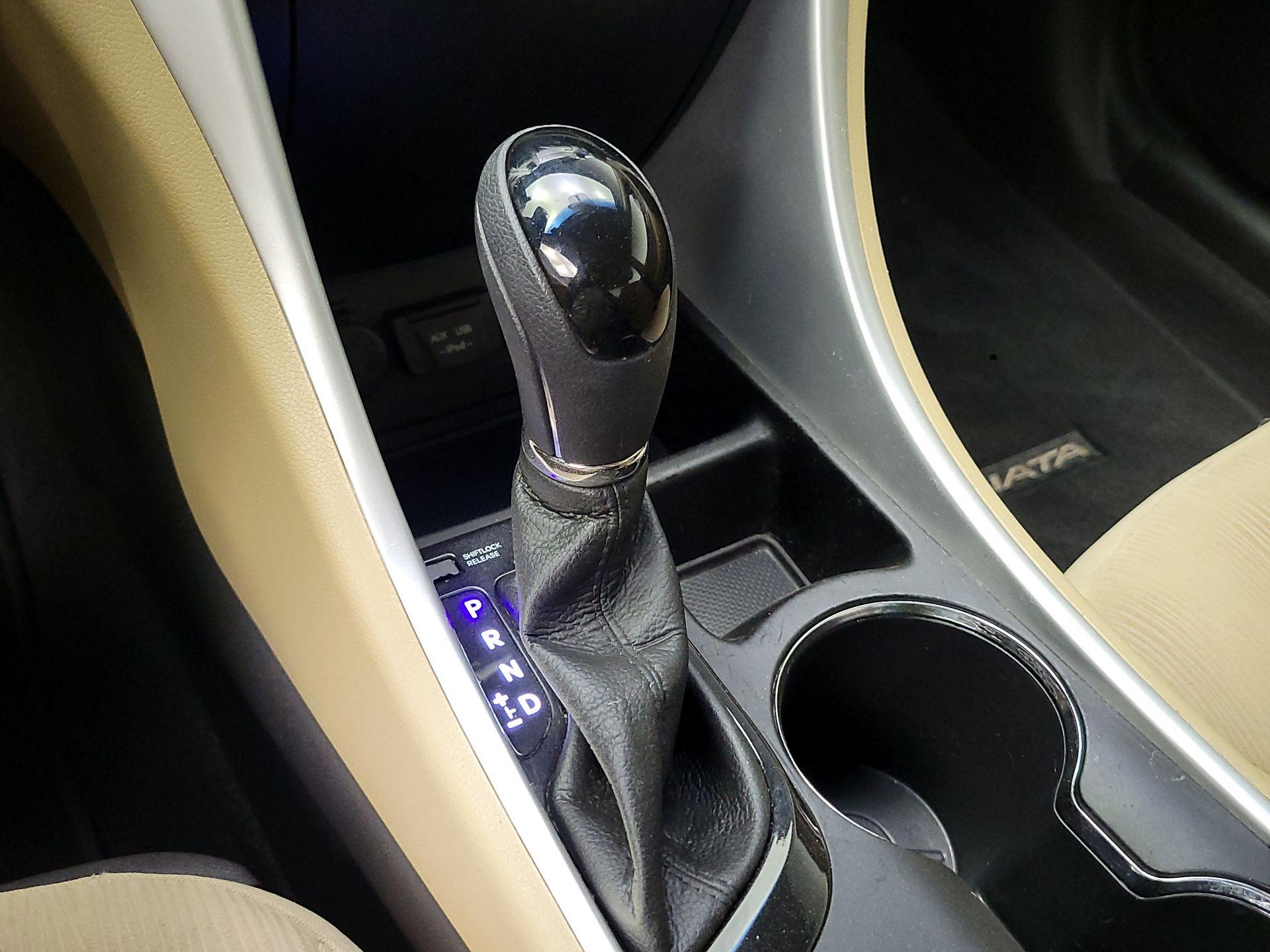 Thumbnail: 2013 Hyundai Sonata - 16