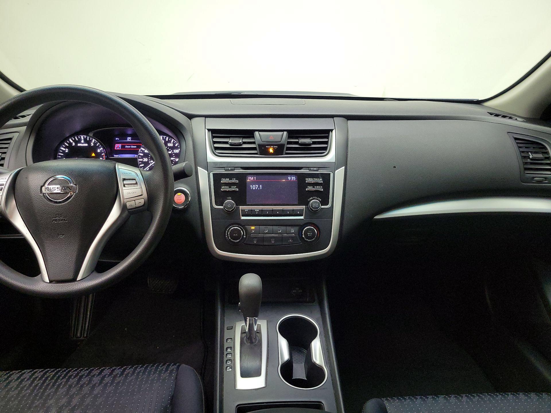 Thumbnail: 2016 Nissan Altima - 9