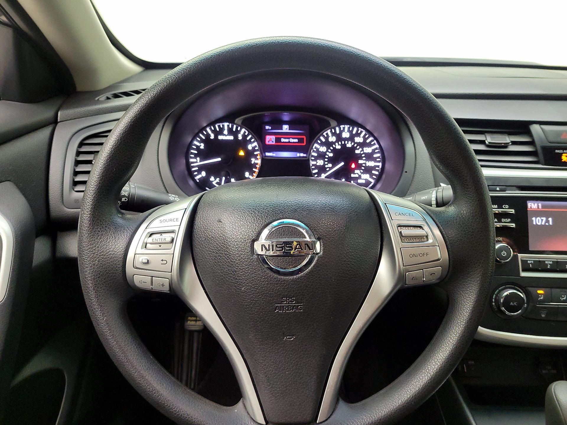 Thumbnail: 2016 Nissan Altima - 10