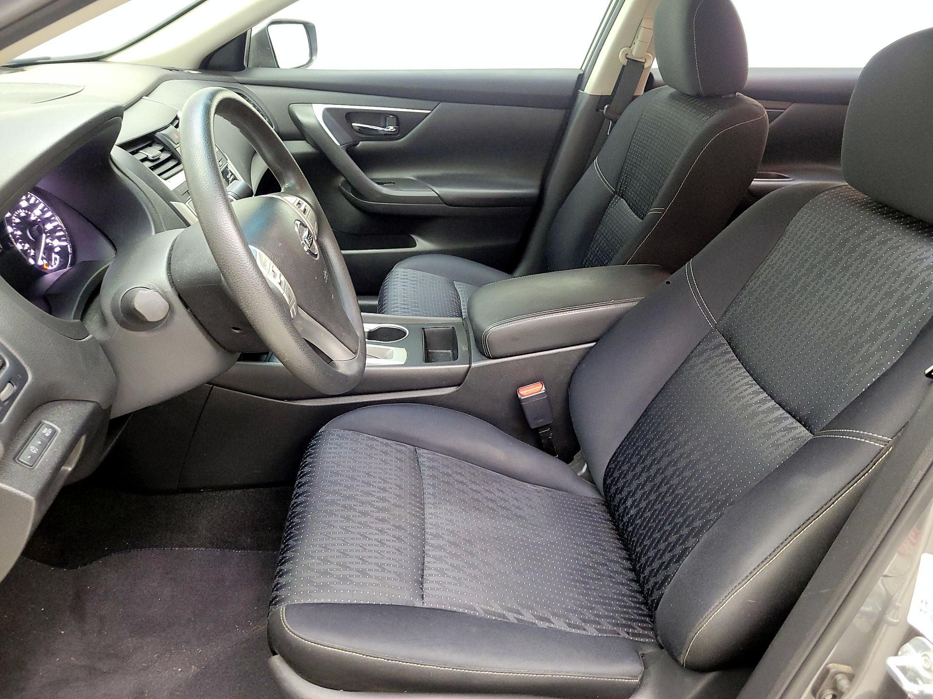 Thumbnail: 2016 Nissan Altima - 11