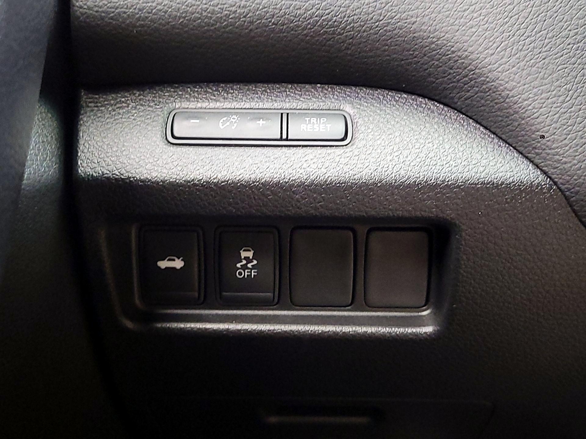 Thumbnail: 2016 Nissan Altima - 13