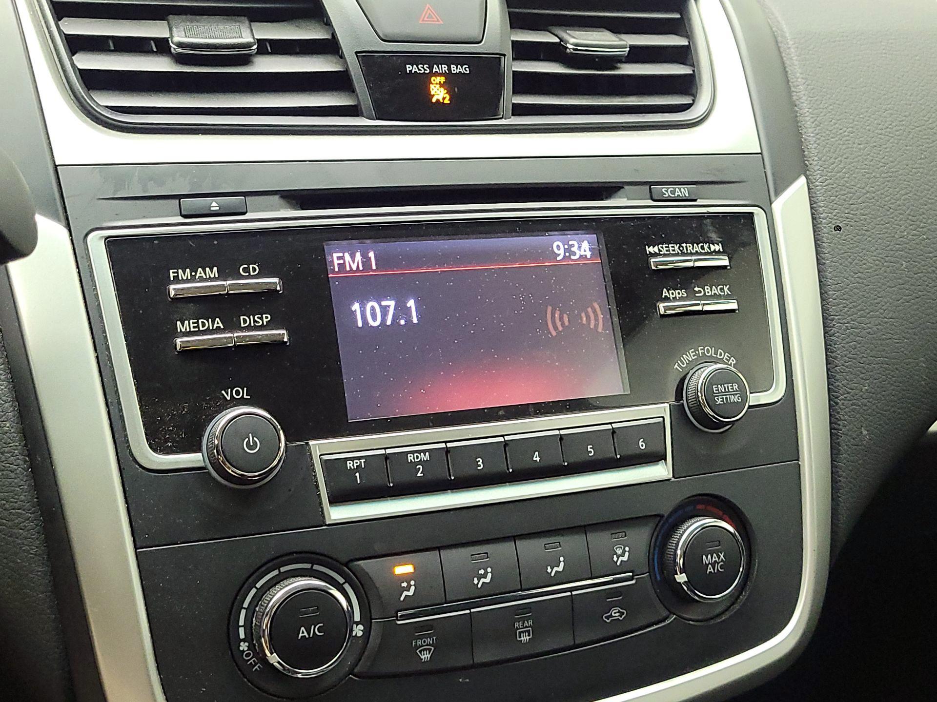 Thumbnail: 2016 Nissan Altima - 15