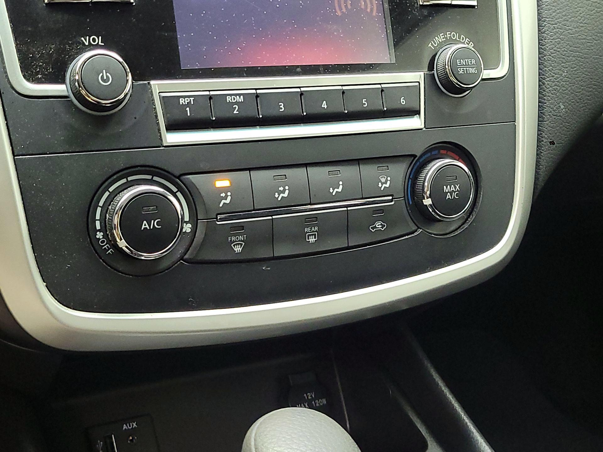 Thumbnail: 2016 Nissan Altima - 16