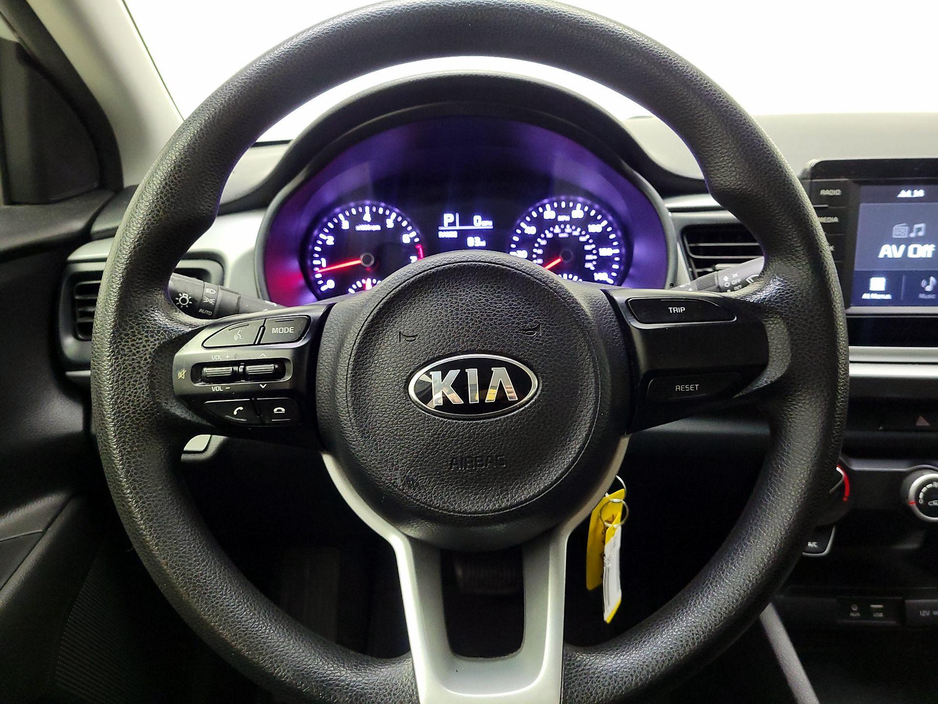 Thumbnail: 2020 Kia Rio - 10