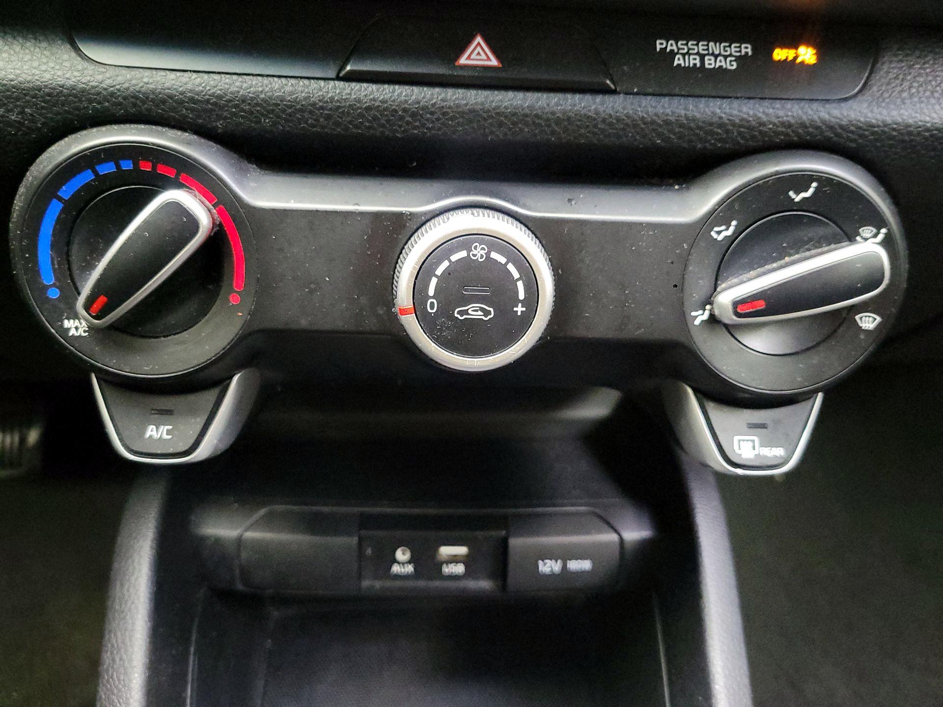 Thumbnail: 2020 Kia Rio - 17