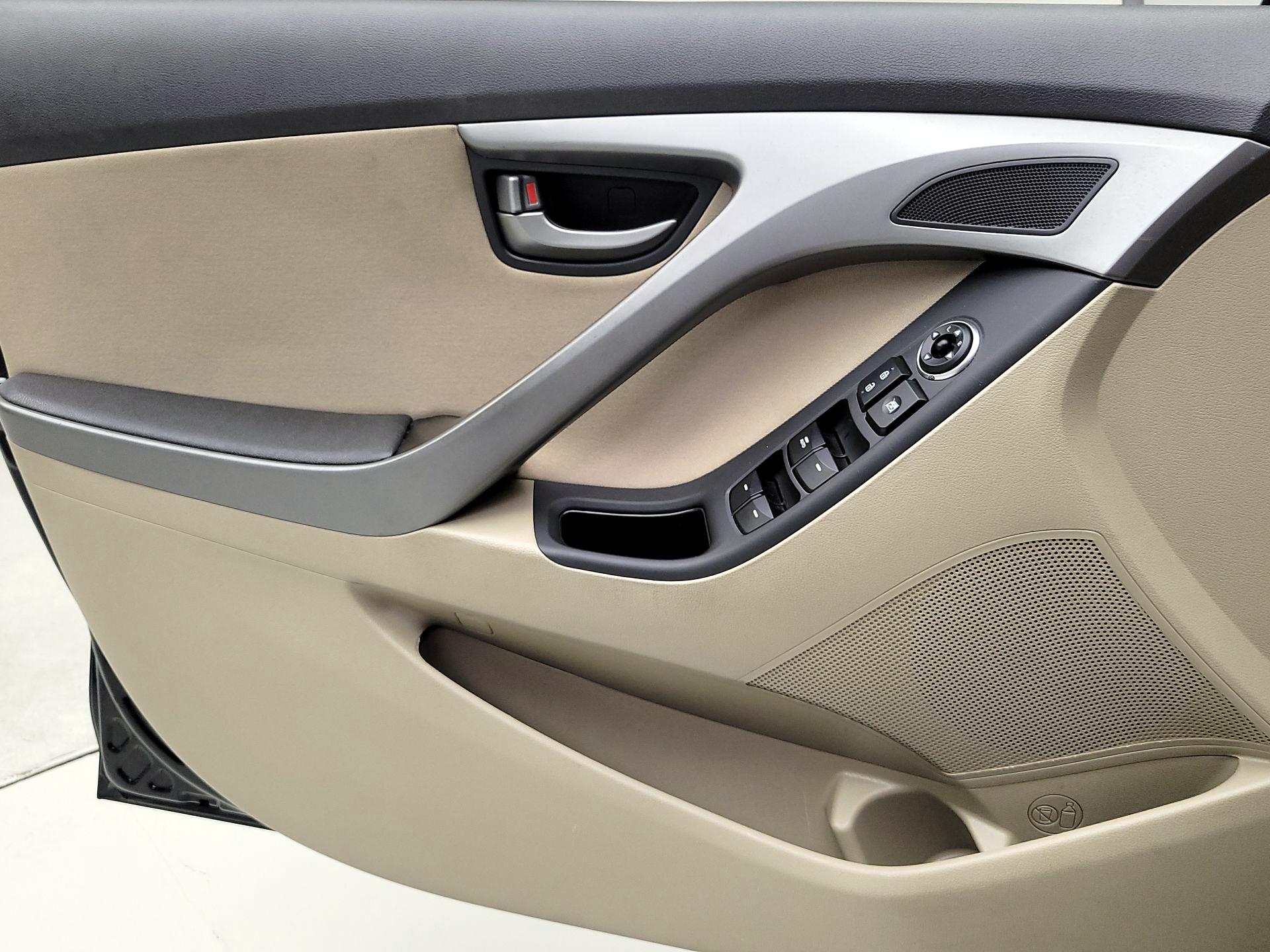 Thumbnail: 2016 Hyundai Elantra - 12