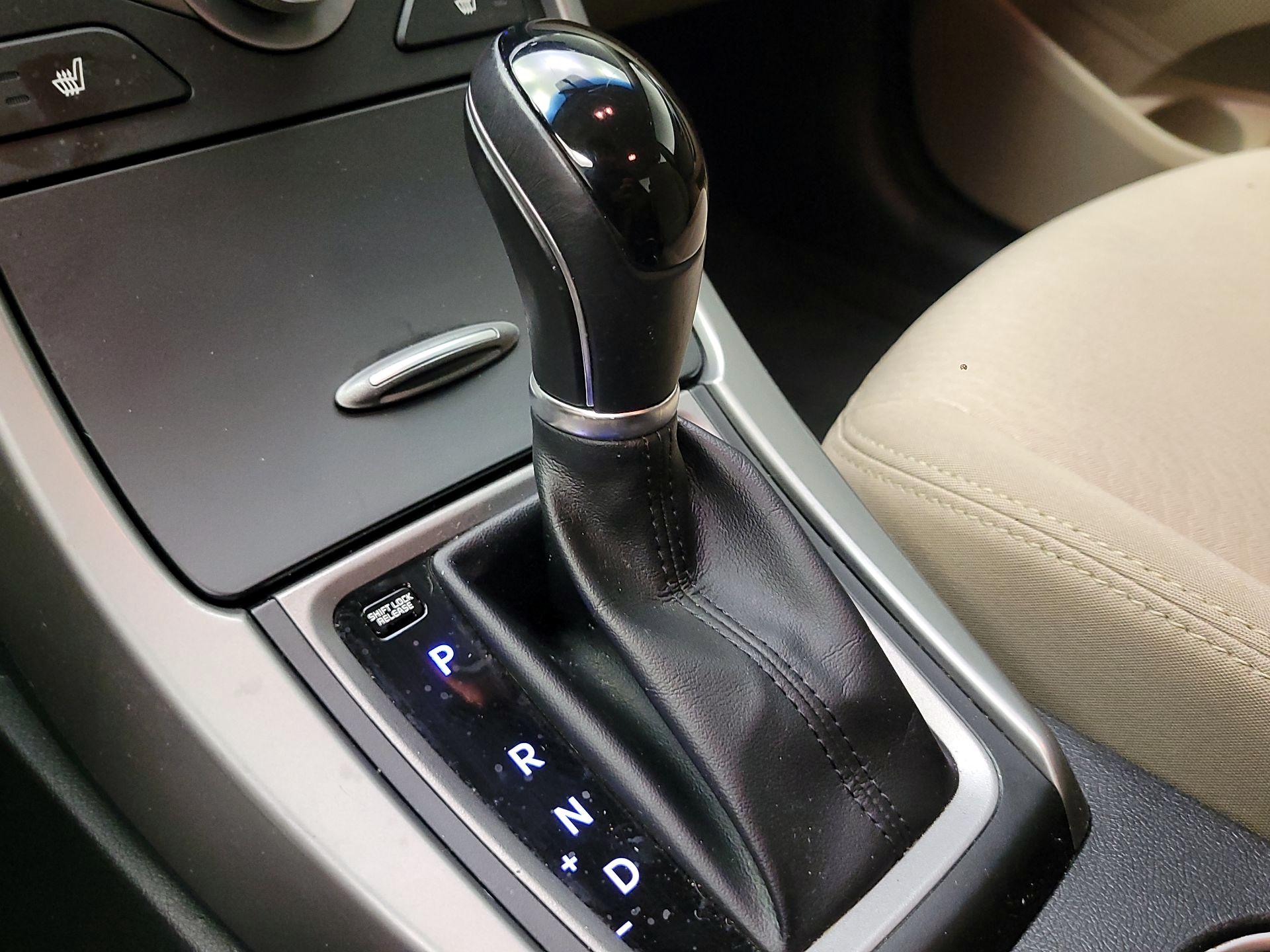 Thumbnail: 2016 Hyundai Elantra - 17