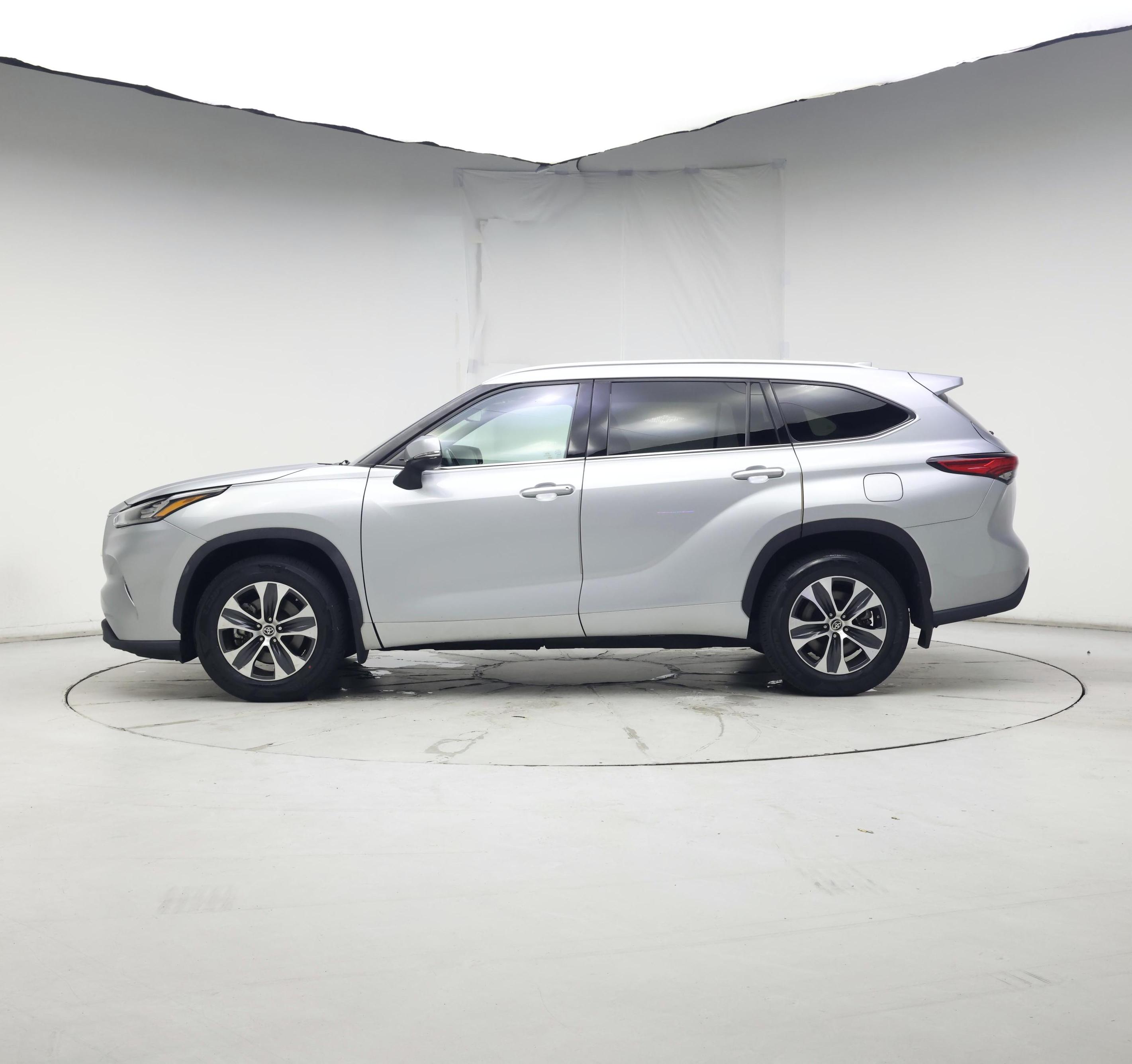 Thumbnail: 2020 Toyota Highlander - 3