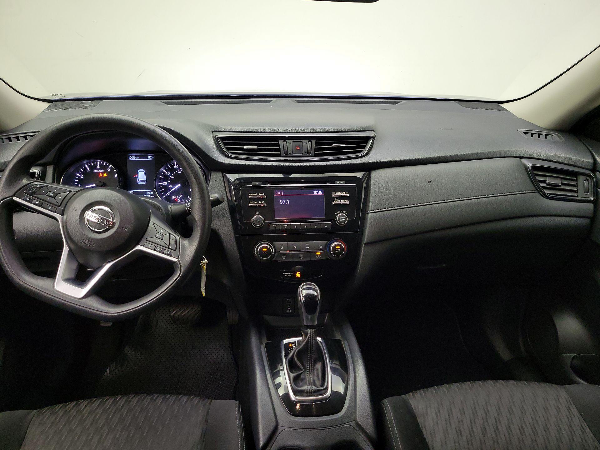 Thumbnail: 2017 Nissan Rogue - 9