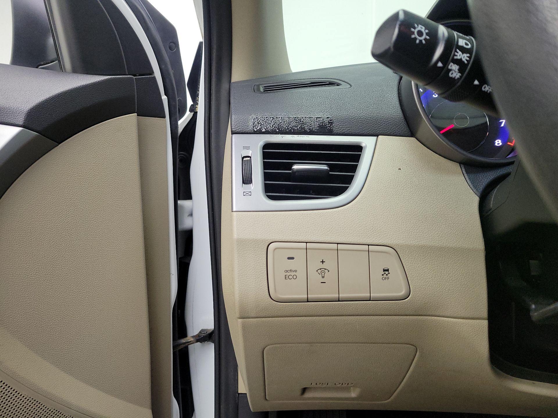 Thumbnail: 2015 Hyundai Elantra - 13