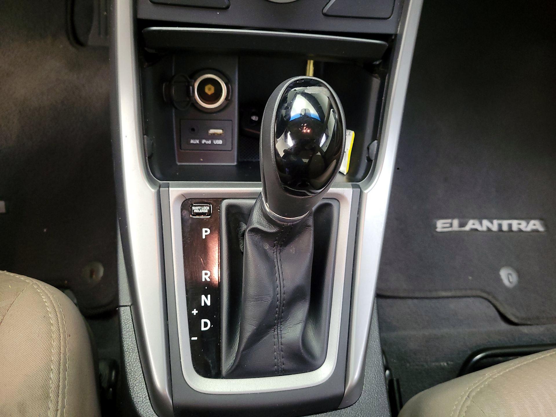 Thumbnail: 2015 Hyundai Elantra - 16
