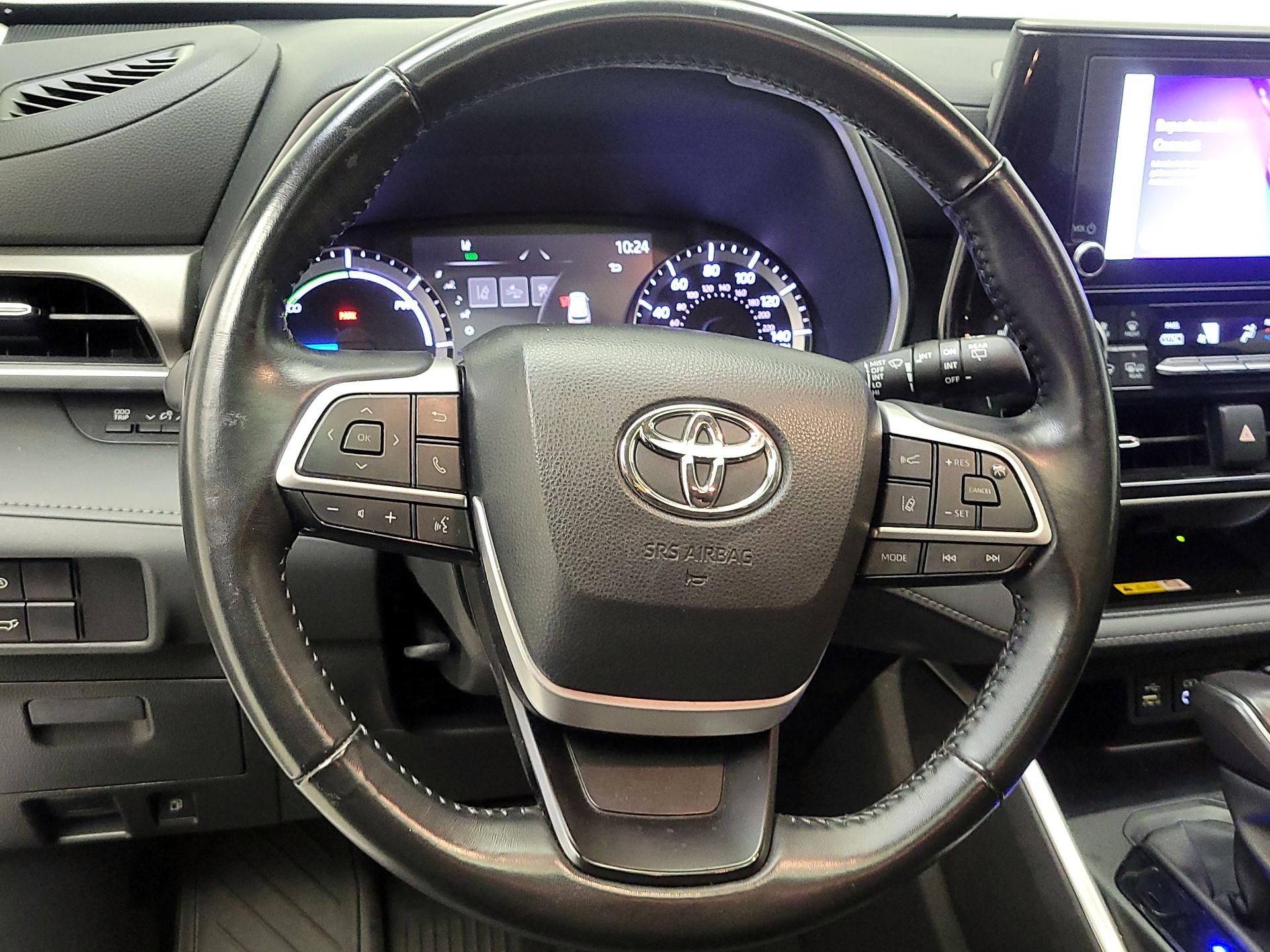 Thumbnail: 2023 Toyota Highlander - 10