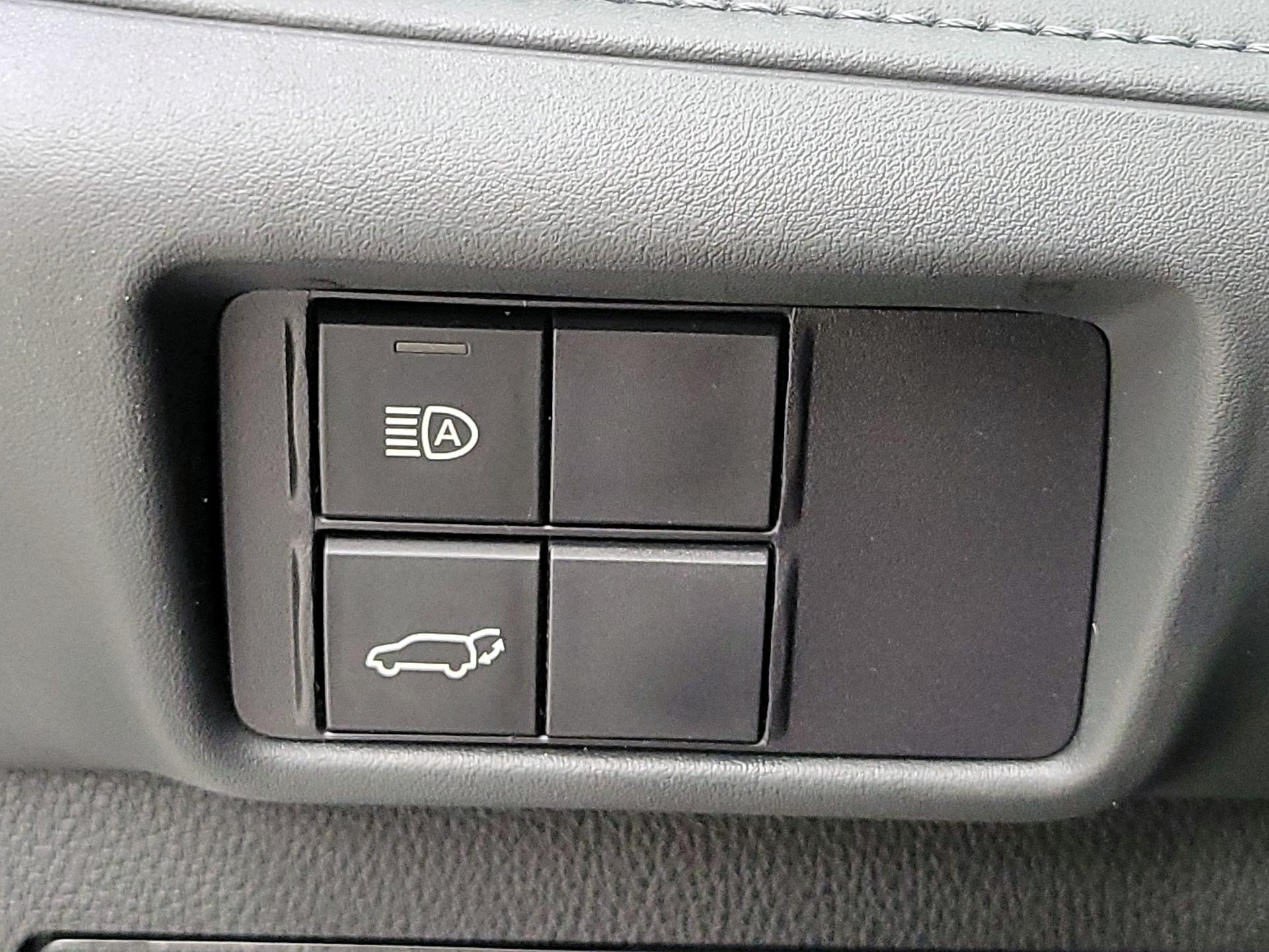 Thumbnail: 2023 Toyota Highlander - 13