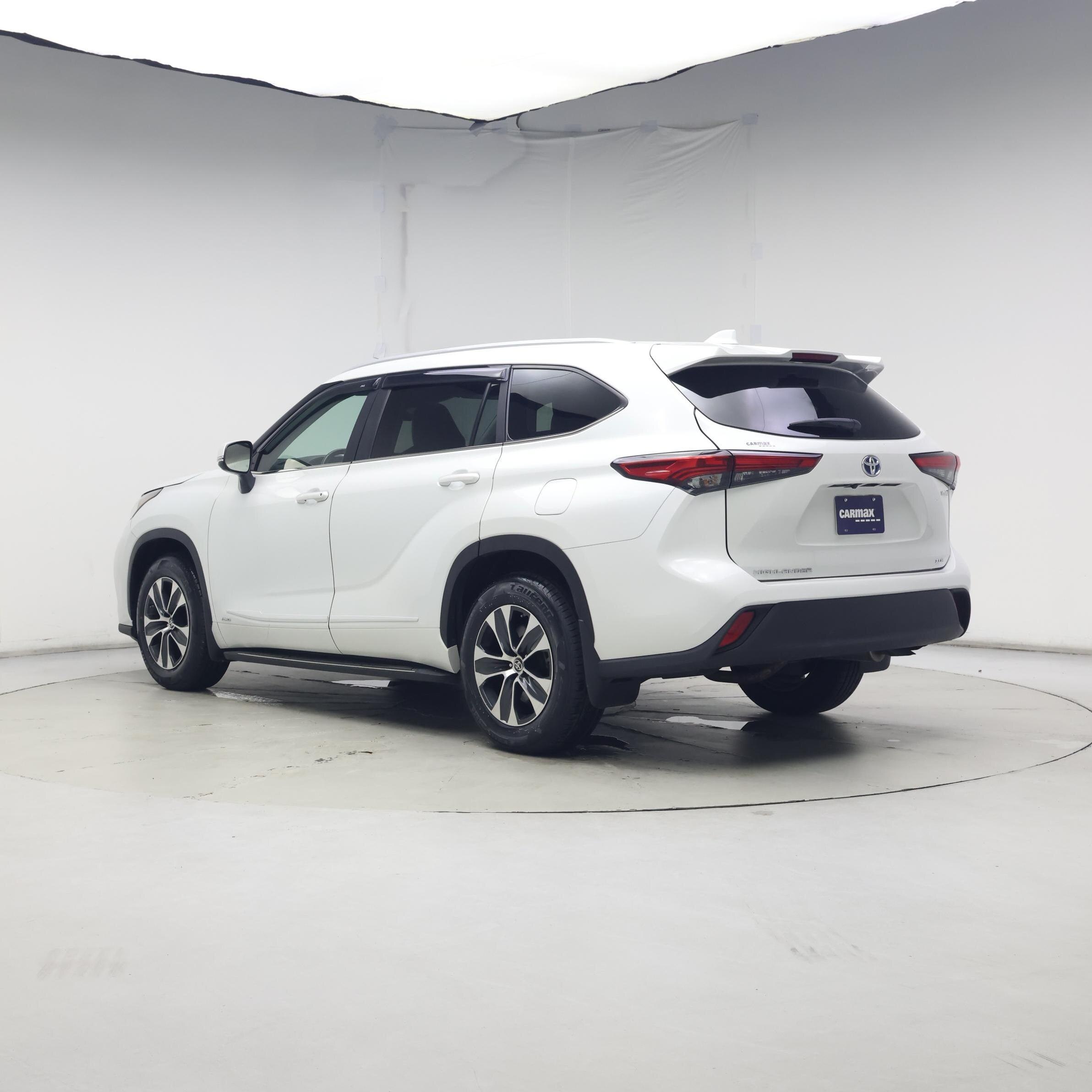 Thumbnail: 2023 Toyota Highlander - 2