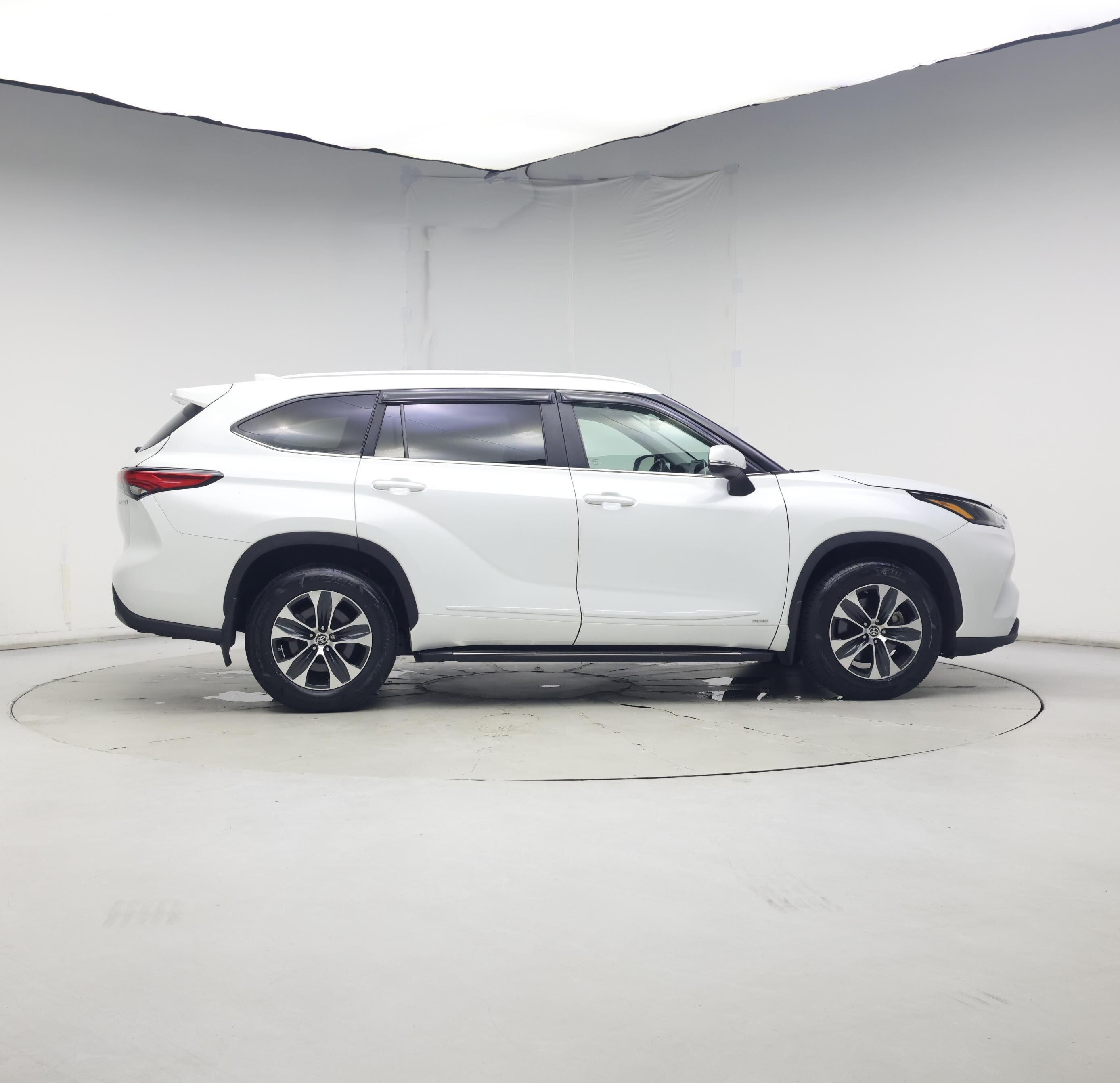 Thumbnail: 2023 Toyota Highlander - 7