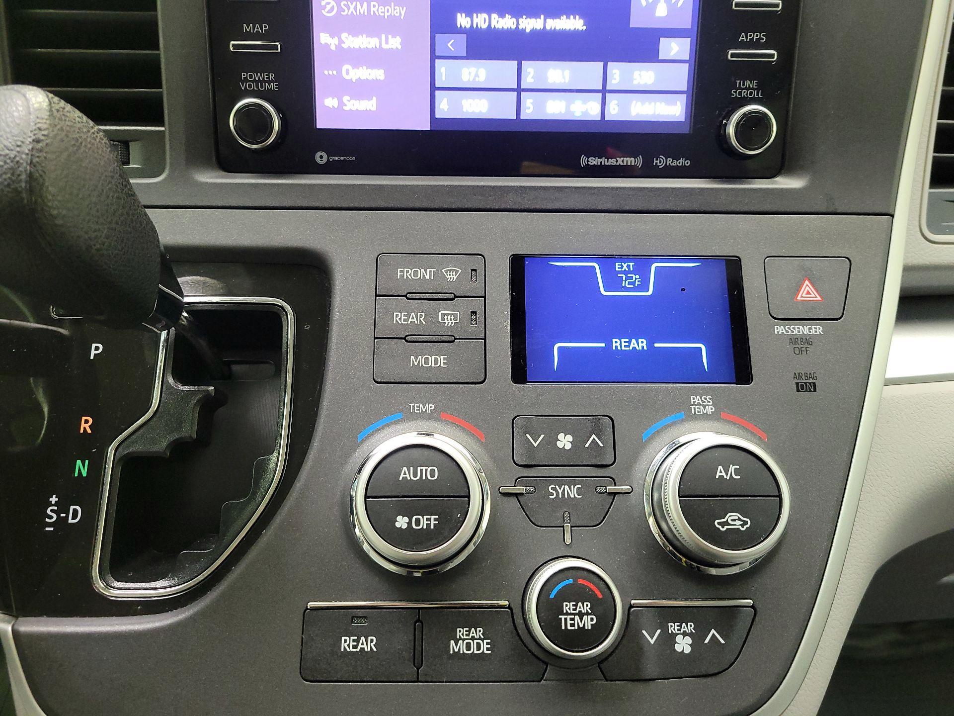 Thumbnail: 2020 Toyota Sienna - 17