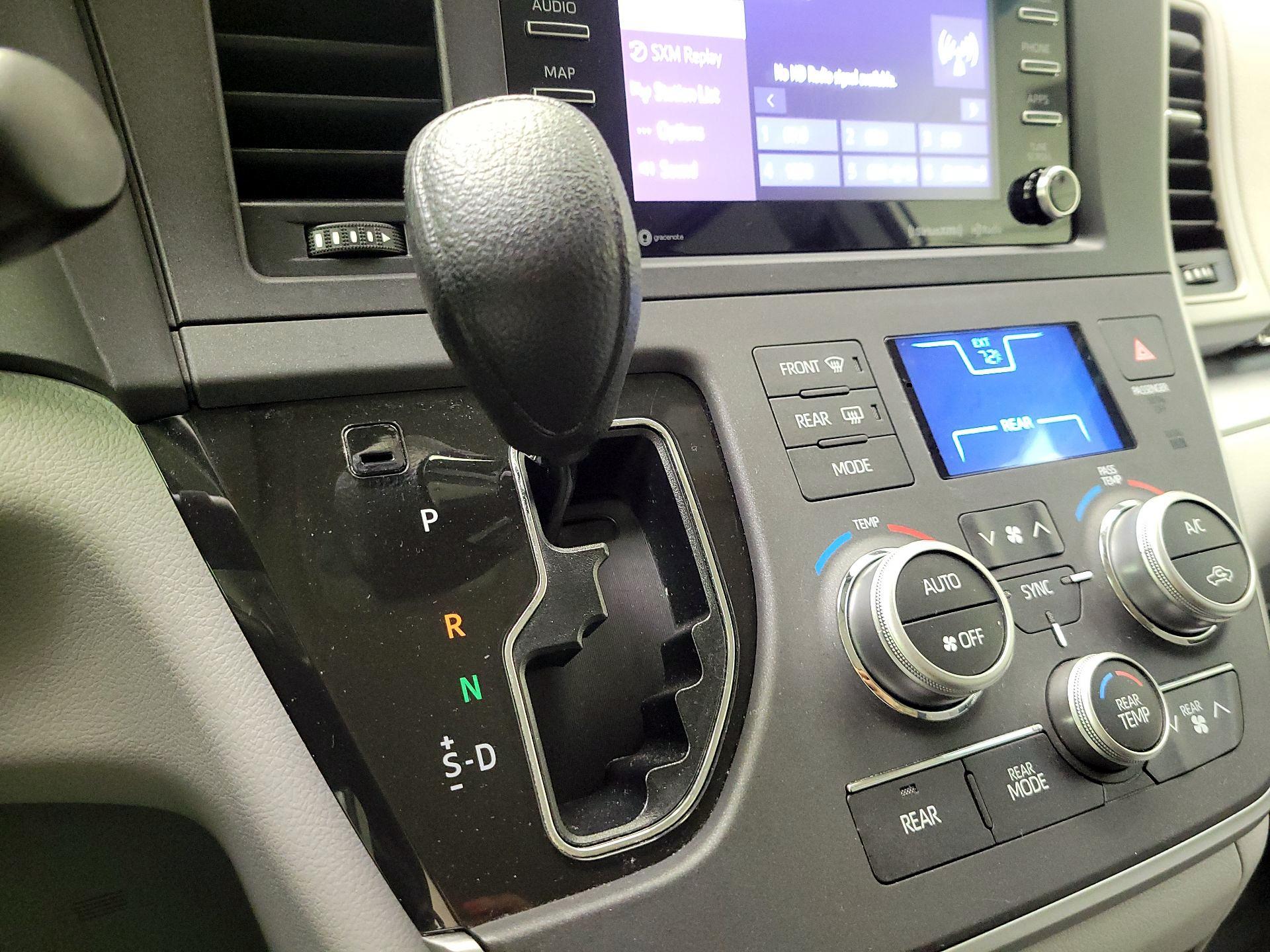 Thumbnail: 2020 Toyota Sienna - 18