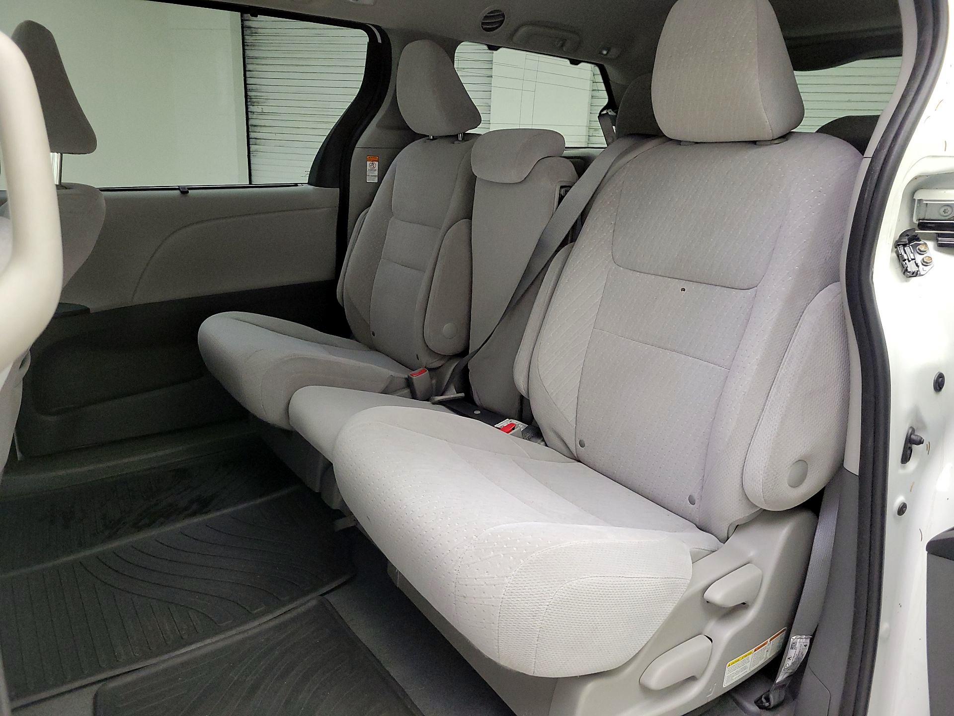 Thumbnail: 2020 Toyota Sienna - 20