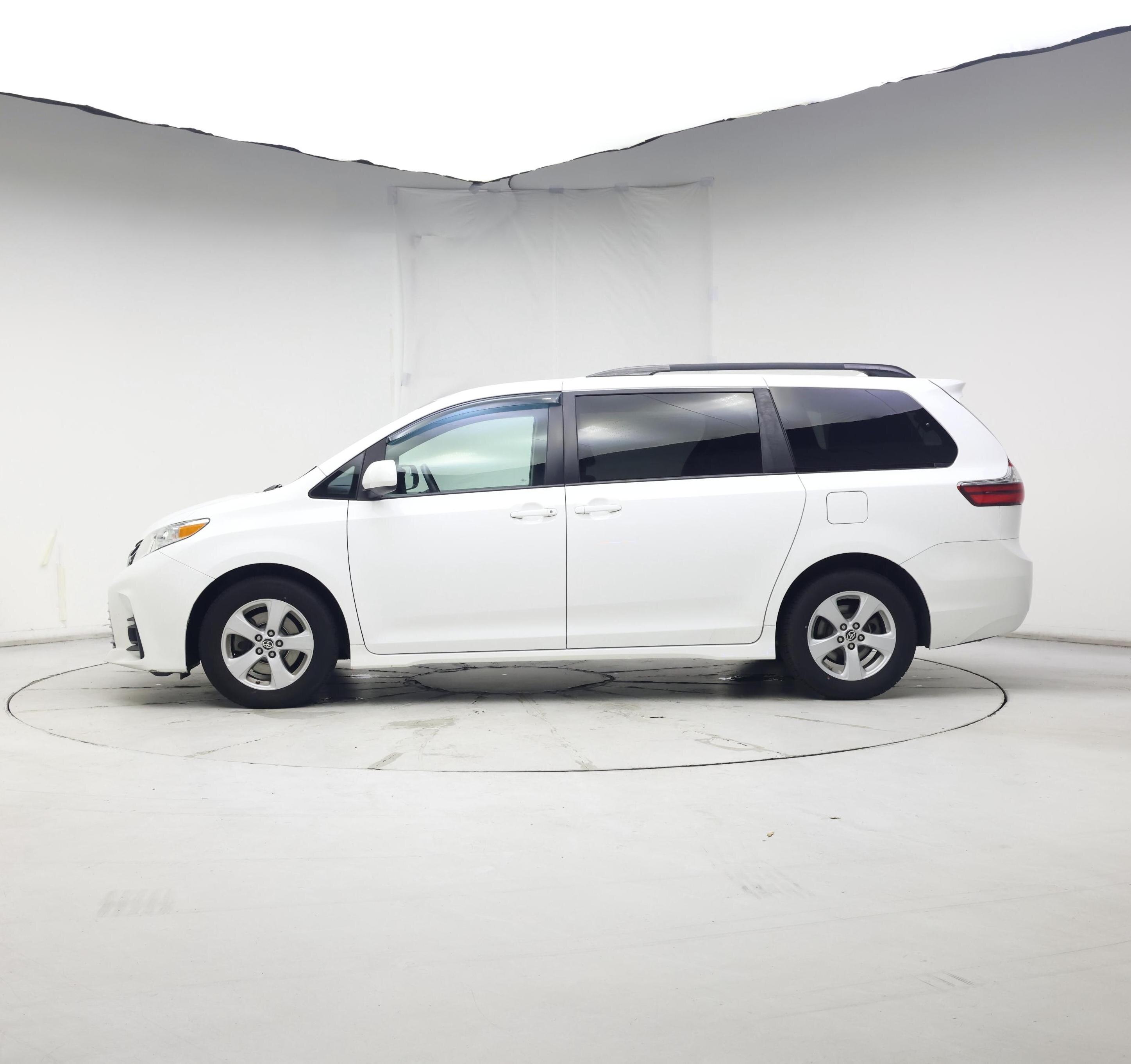 Thumbnail: 2020 Toyota Sienna - 3