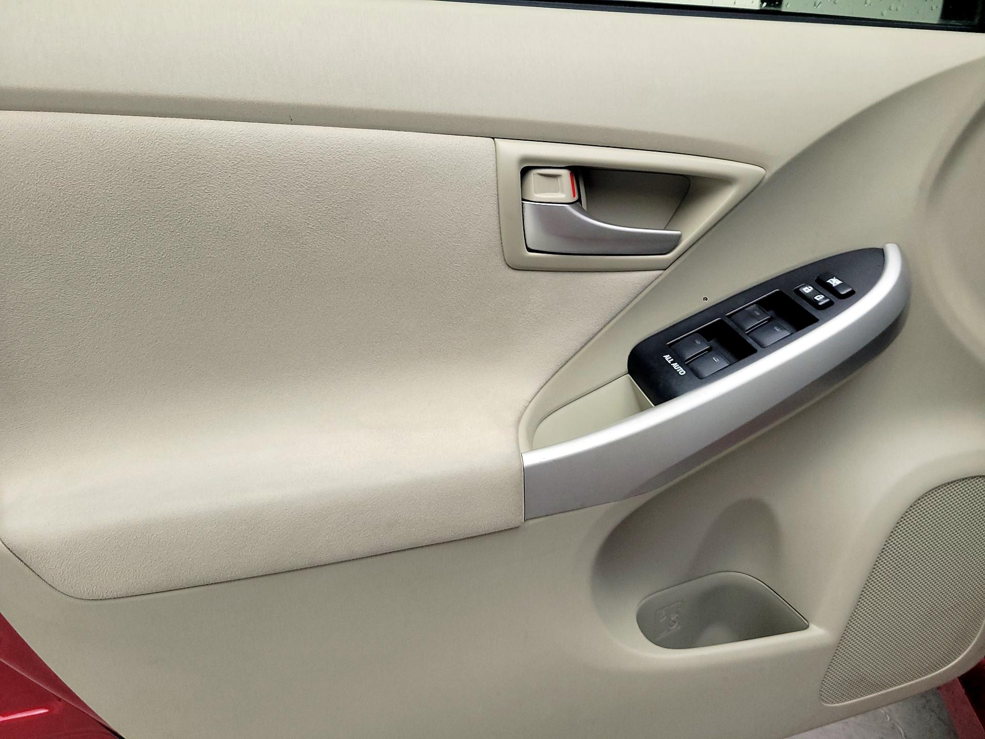 Thumbnail: 2013 Toyota Prius - 12