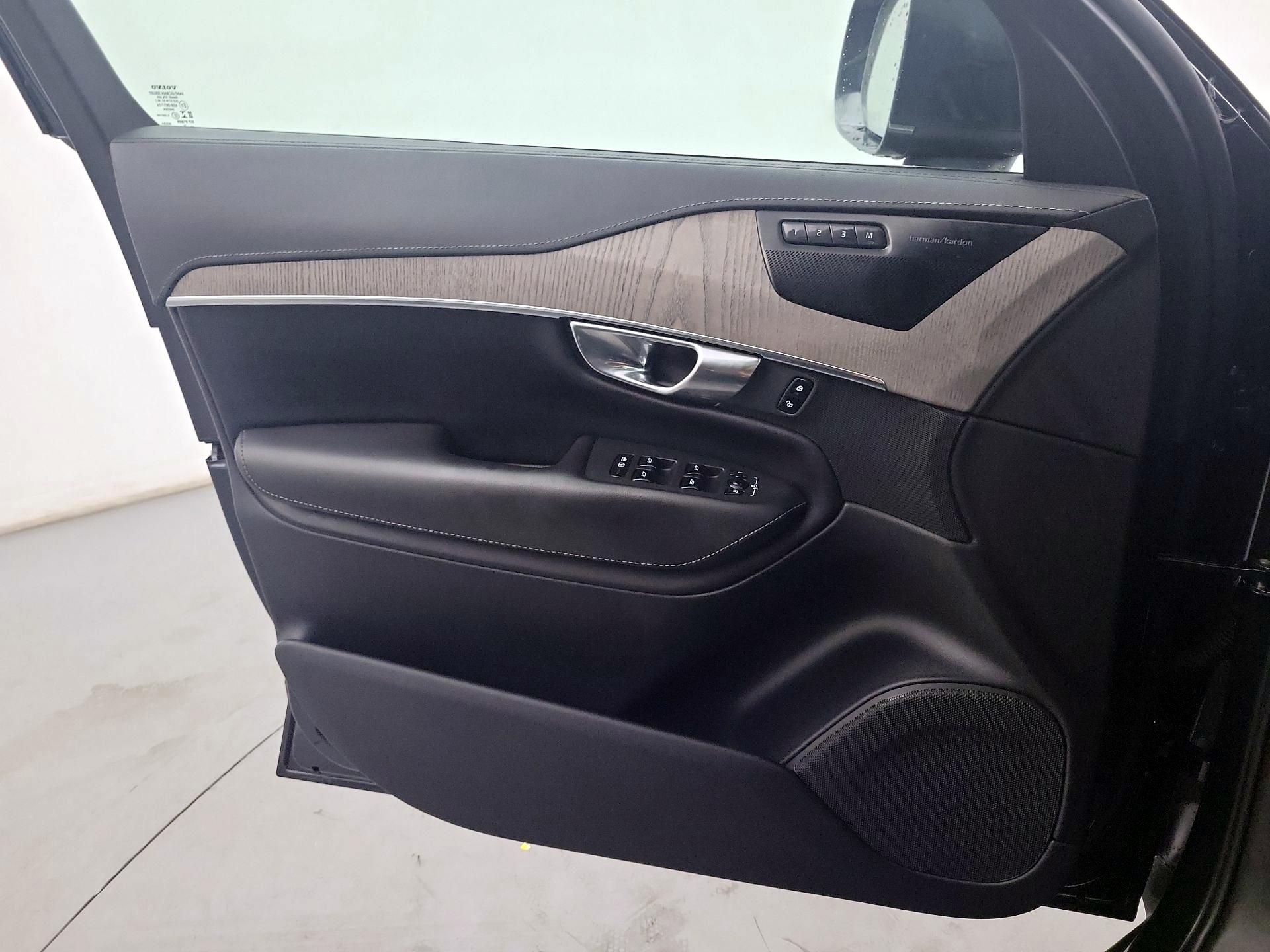 Thumbnail: 2021 Volvo XC90 - 10