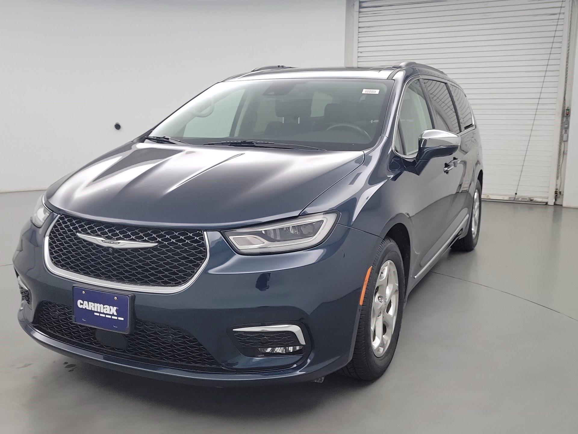Thumbnail: 2022 Chrysler Pacifica - 3
