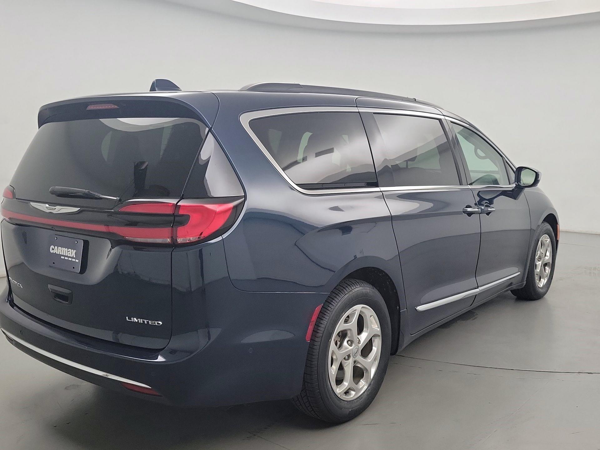 Thumbnail: 2022 Chrysler Pacifica - 5