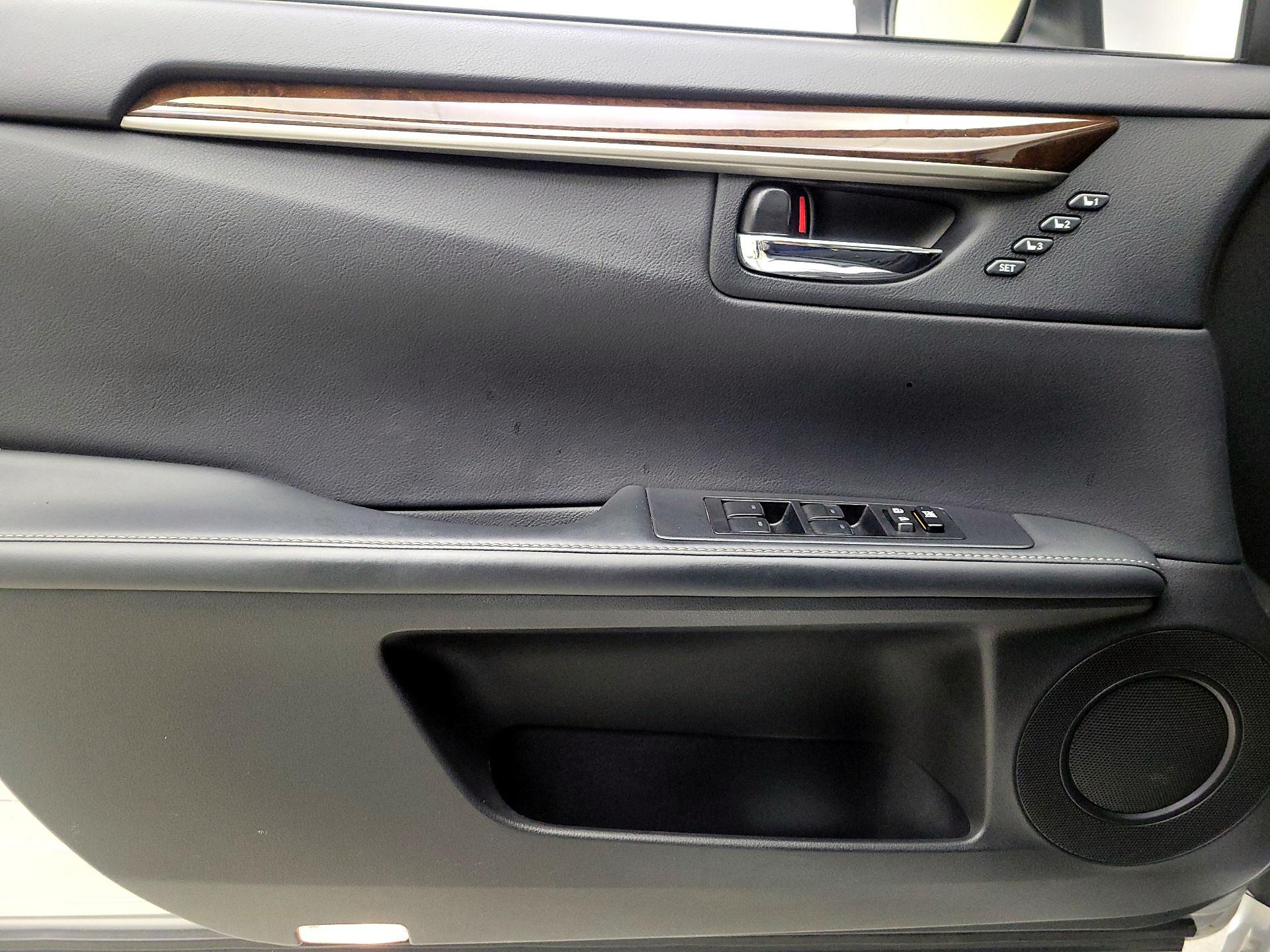 Thumbnail: 2014 Lexus ES - 12