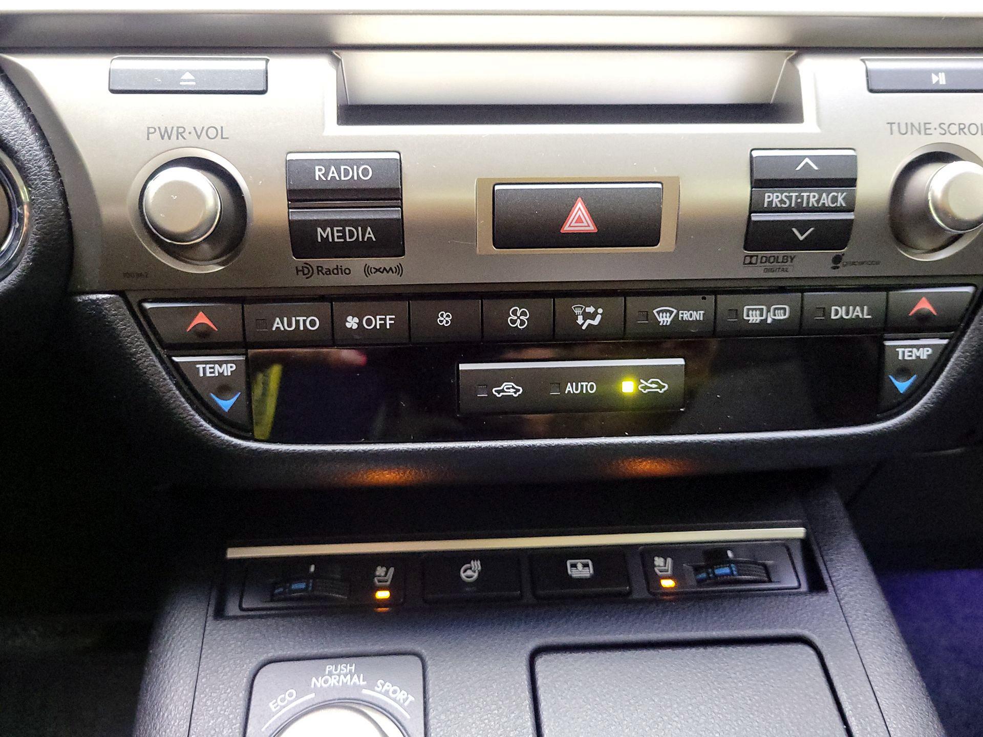 Thumbnail: 2014 Lexus ES - 17