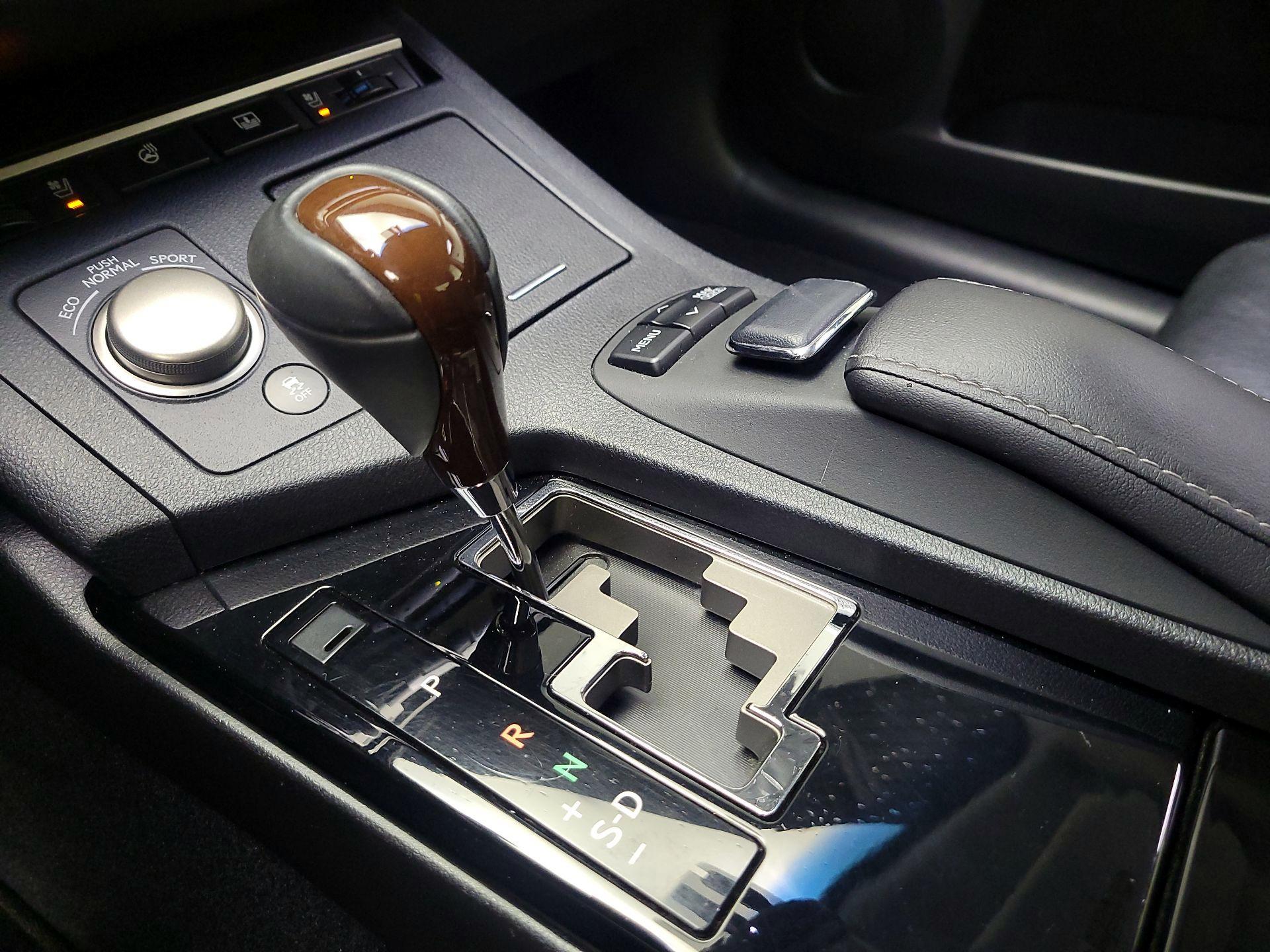 Thumbnail: 2014 Lexus ES - 18