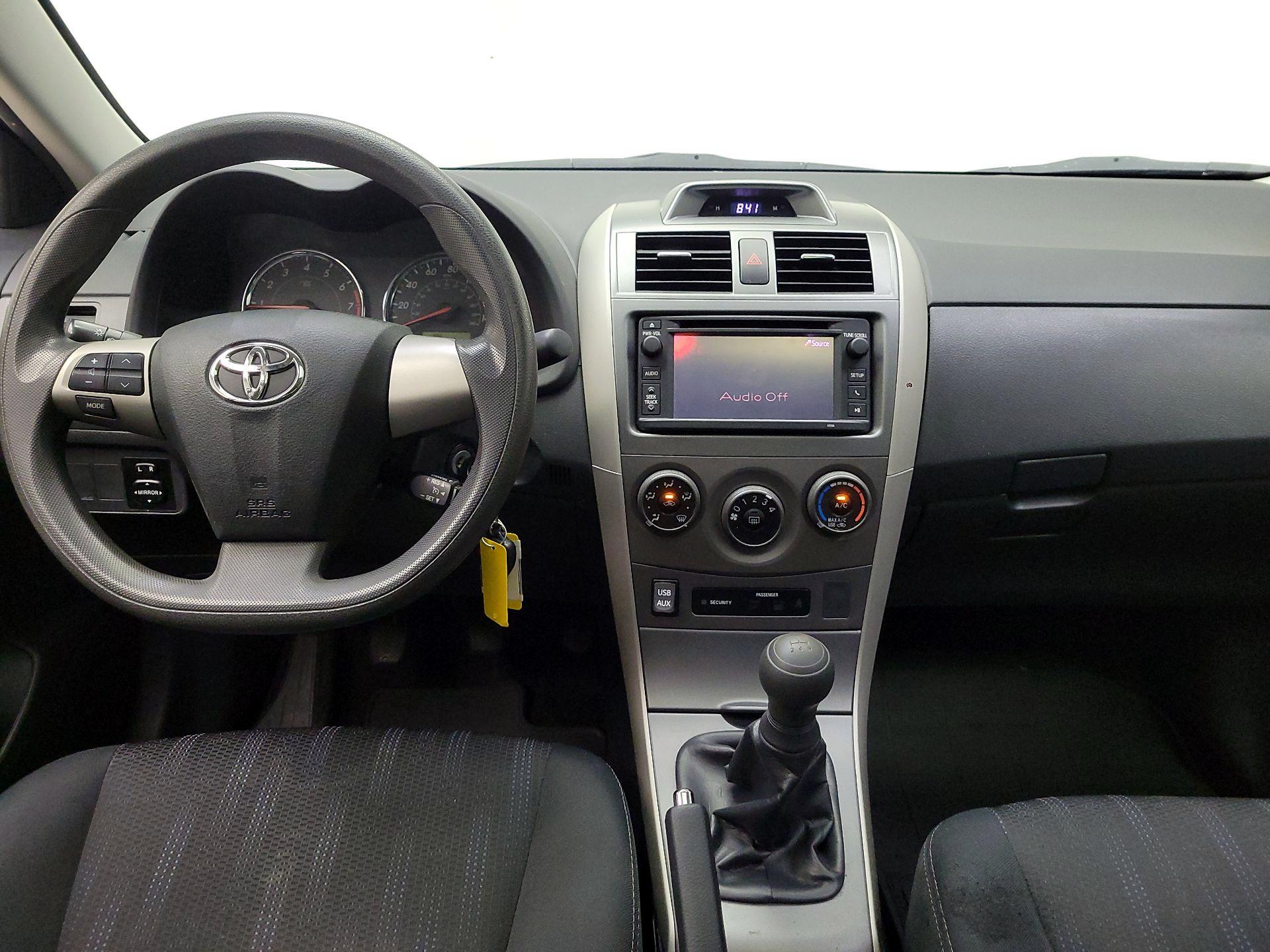 Thumbnail: 2013 Toyota Corolla - 9