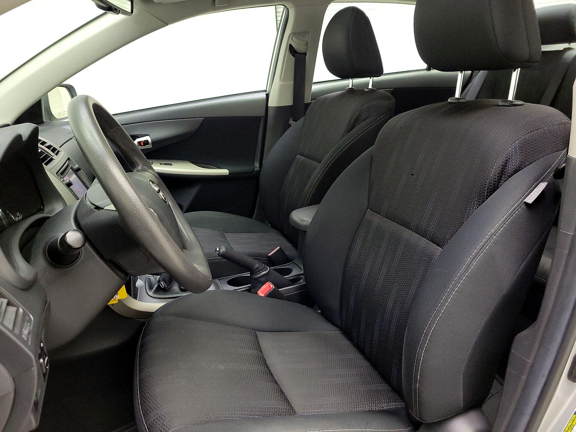 Thumbnail: 2013 Toyota Corolla - 11