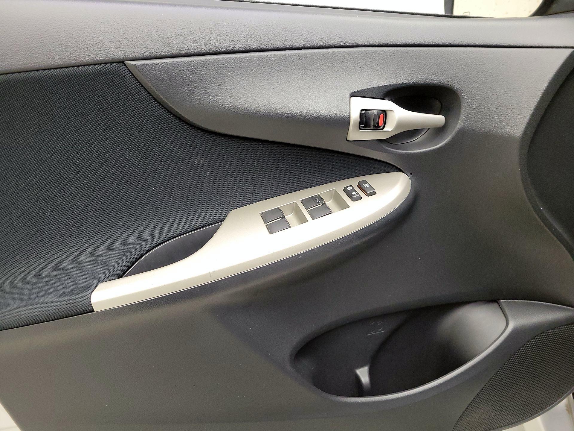 Thumbnail: 2013 Toyota Corolla - 12