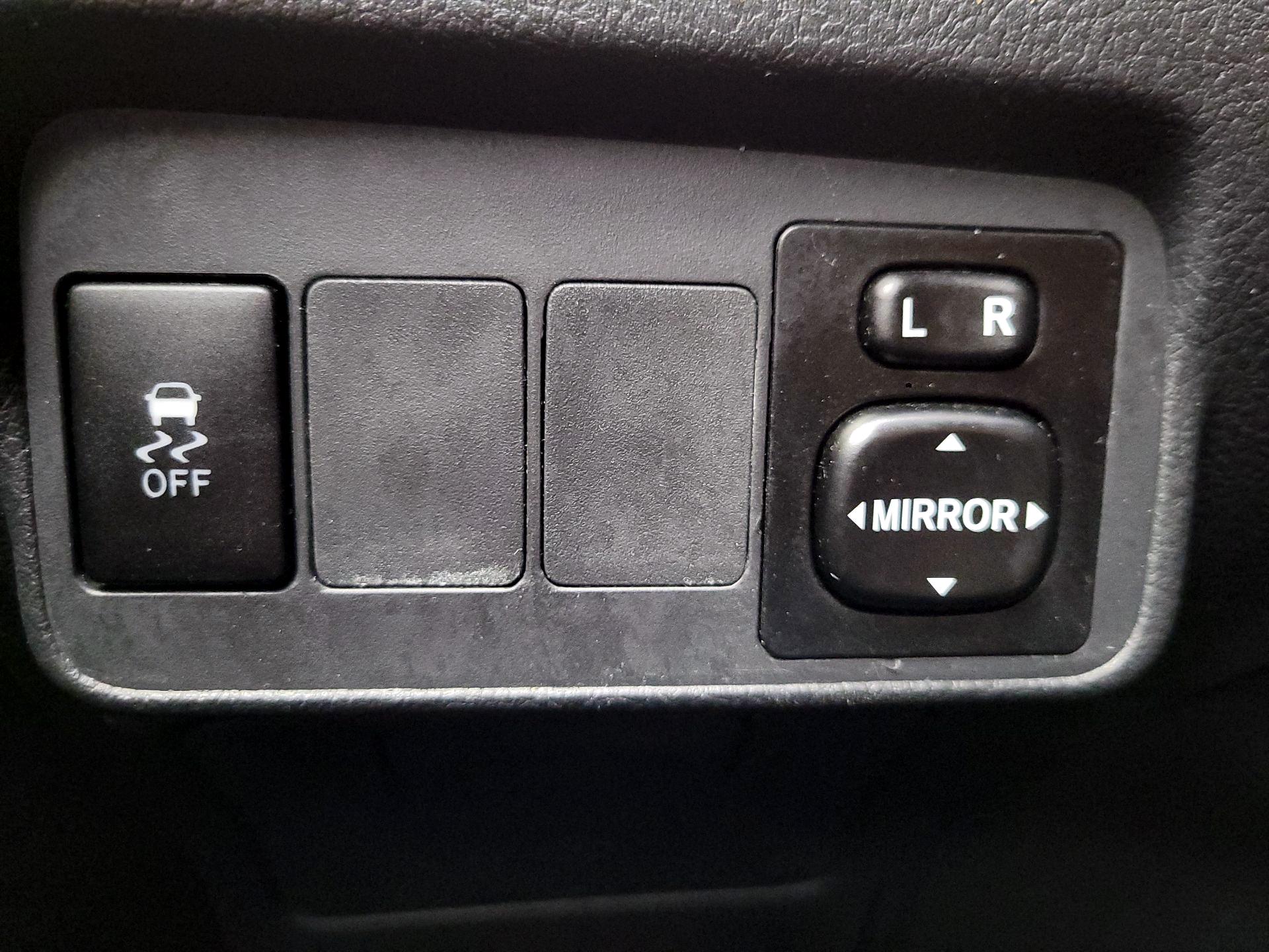 Thumbnail: 2013 Toyota Corolla - 13
