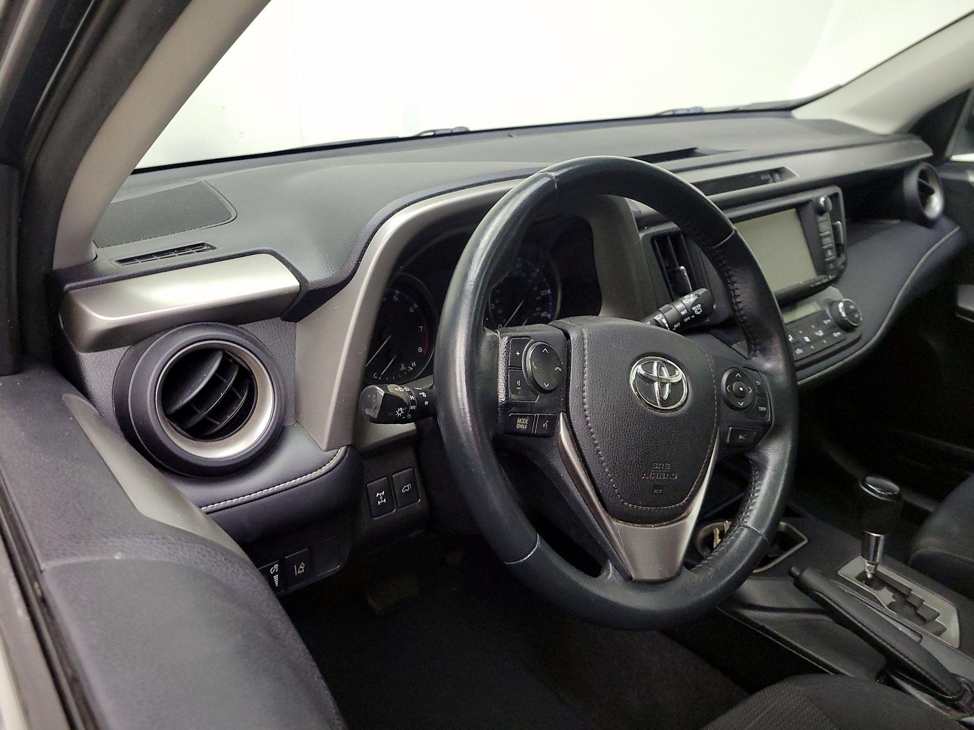 Thumbnail: 2017 Toyota RAV4 - 9