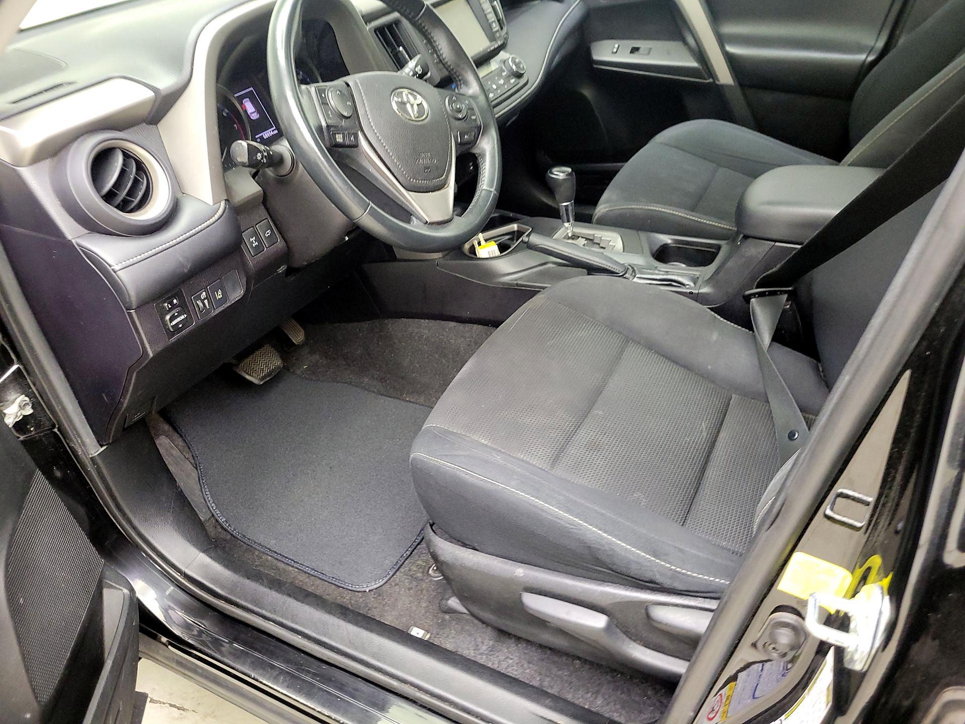 Thumbnail: 2017 Toyota RAV4 - 11