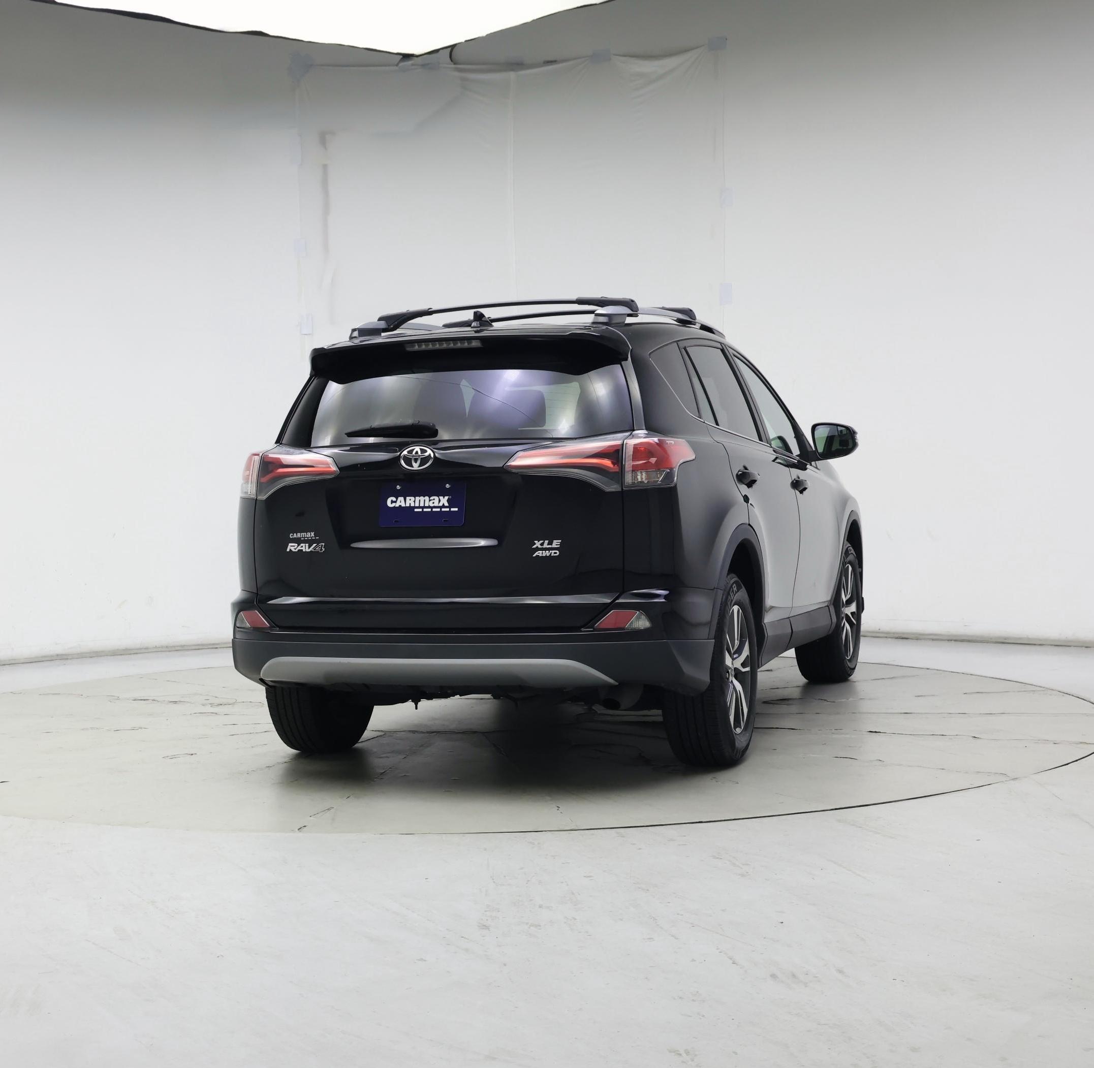 Thumbnail: 2017 Toyota RAV4 - 8