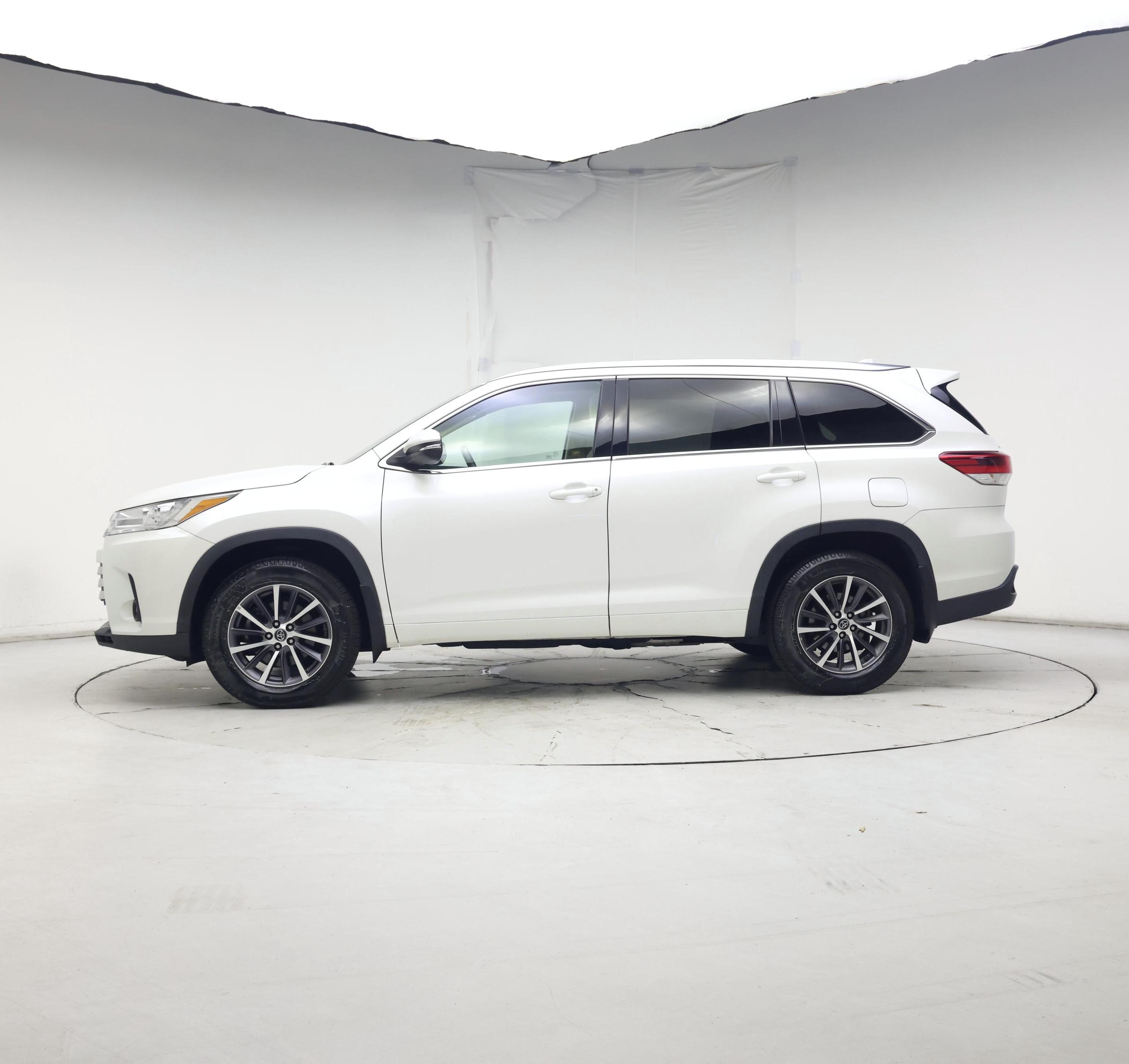 Thumbnail: 2018 Toyota Highlander - 3