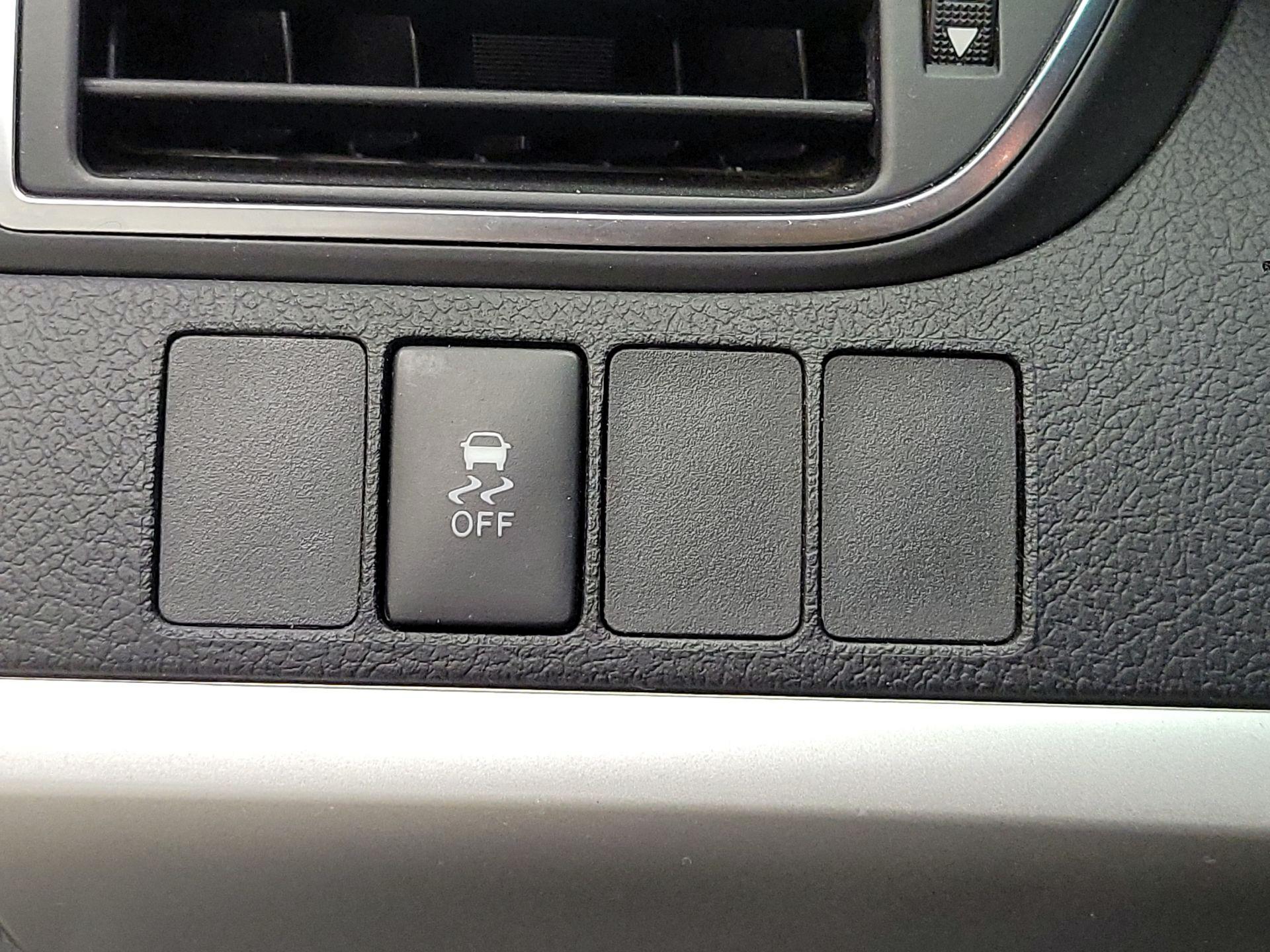 Thumbnail: 2017 Toyota Camry - 13