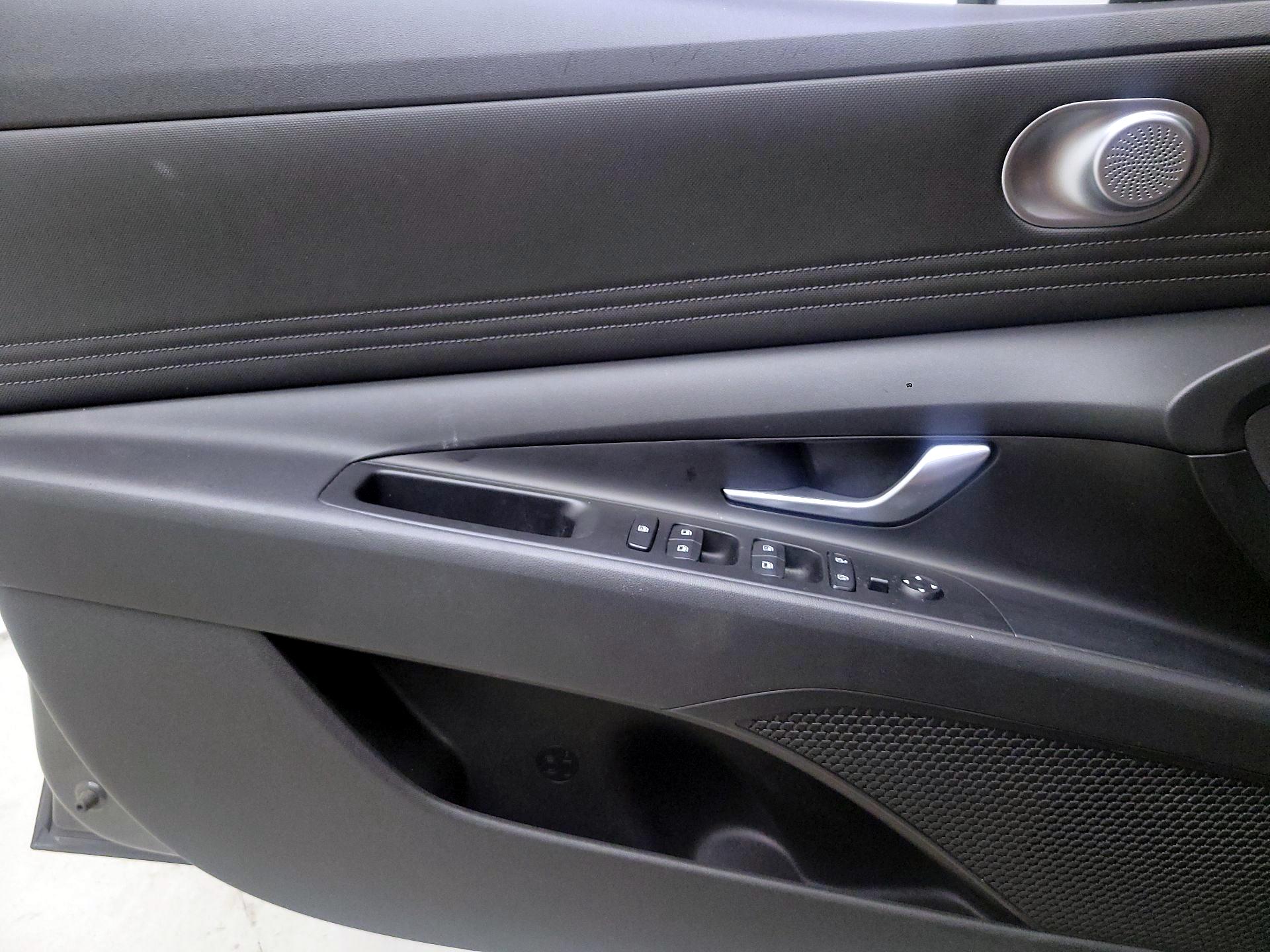 Thumbnail: 2021 Hyundai Elantra - 12