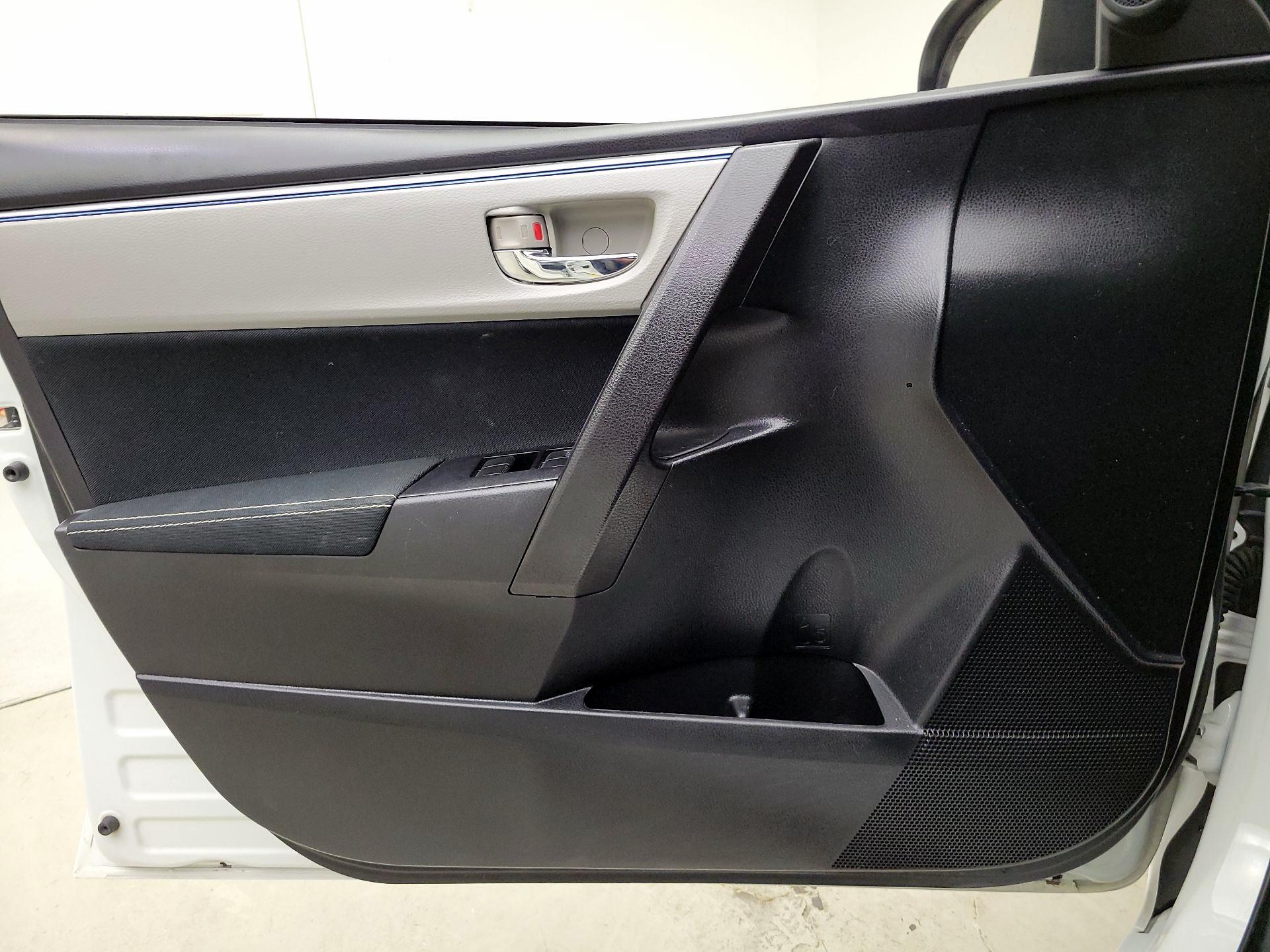 Thumbnail: 2015 Toyota Corolla - 12