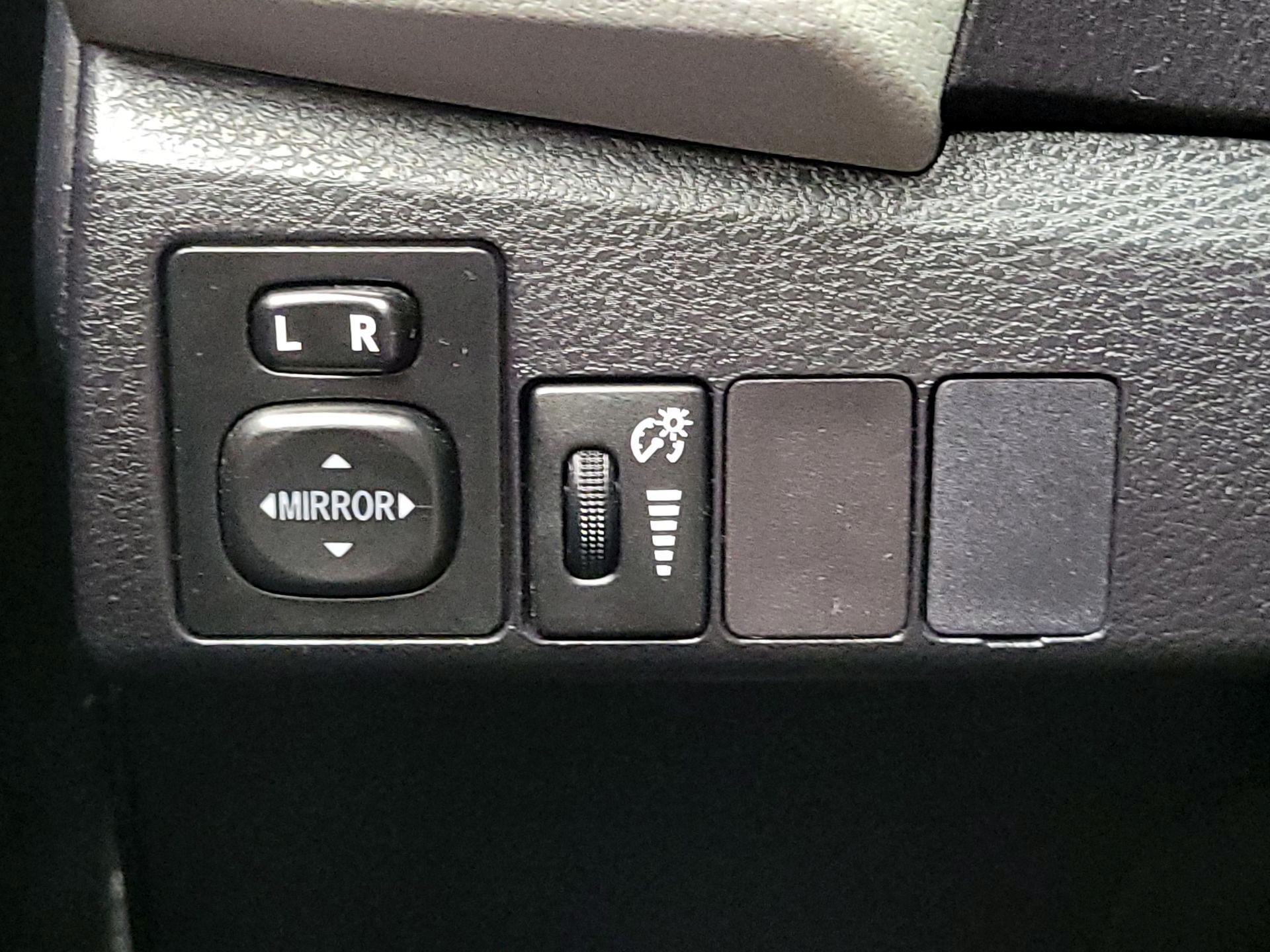 Thumbnail: 2015 Toyota Corolla - 13