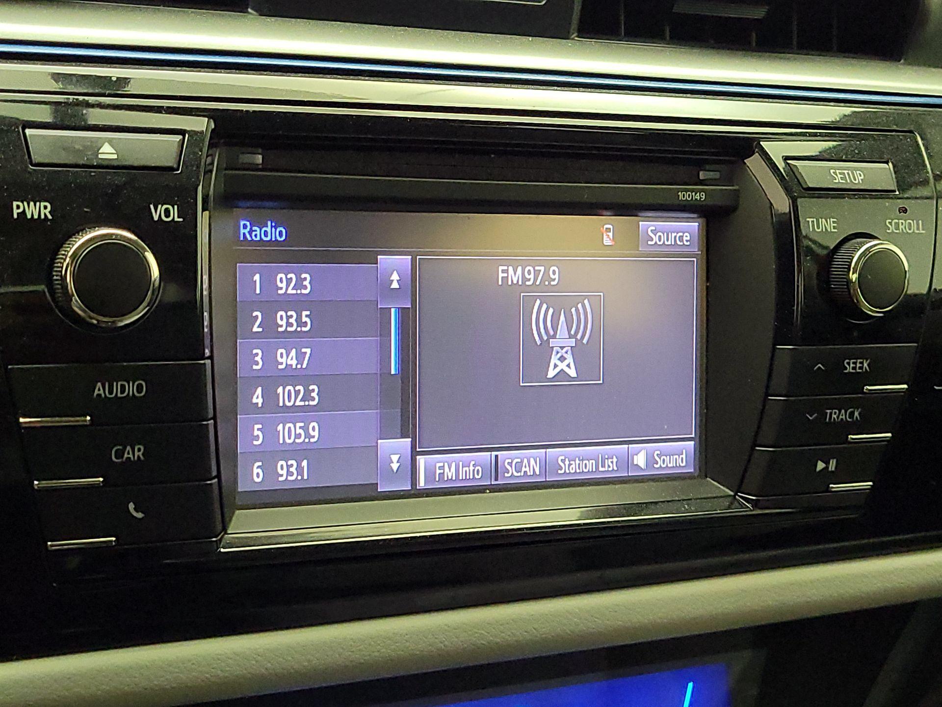 Thumbnail: 2015 Toyota Corolla - 15