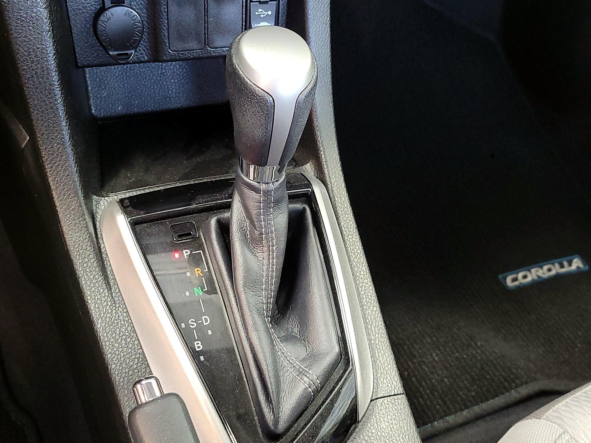 Thumbnail: 2015 Toyota Corolla - 17