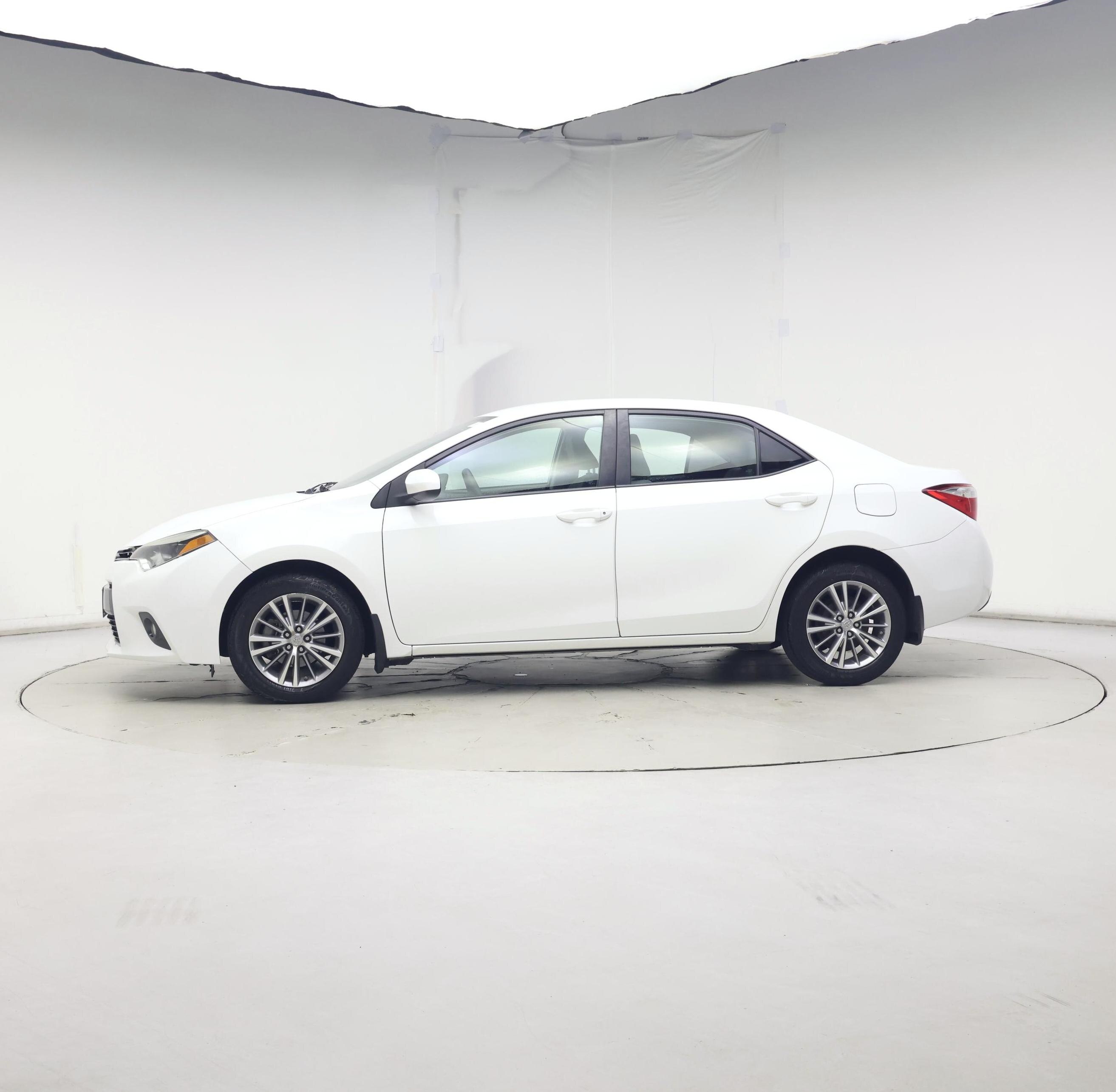 Thumbnail: 2015 Toyota Corolla - 3