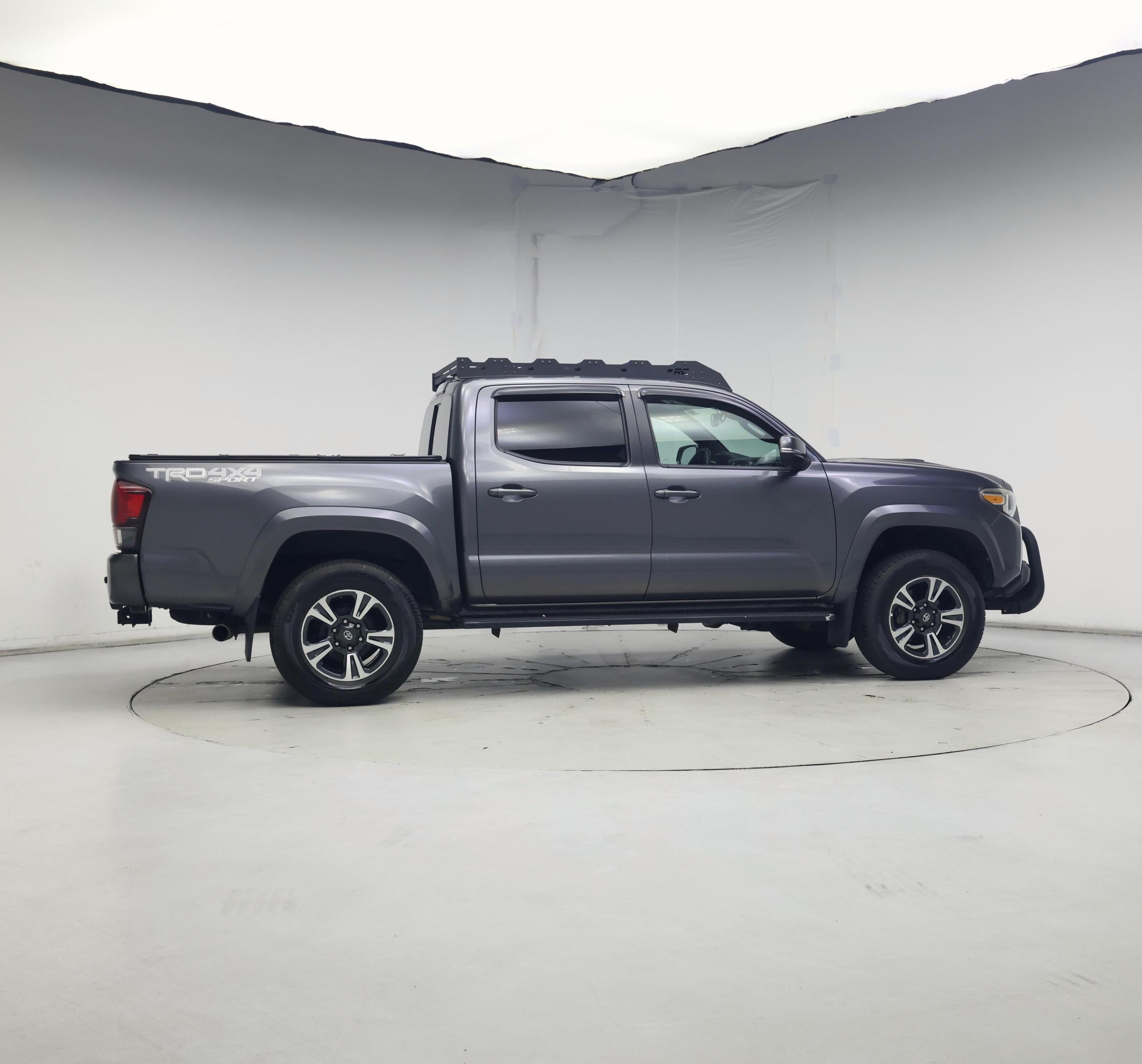 Thumbnail: 2018 Toyota Tacoma - 7