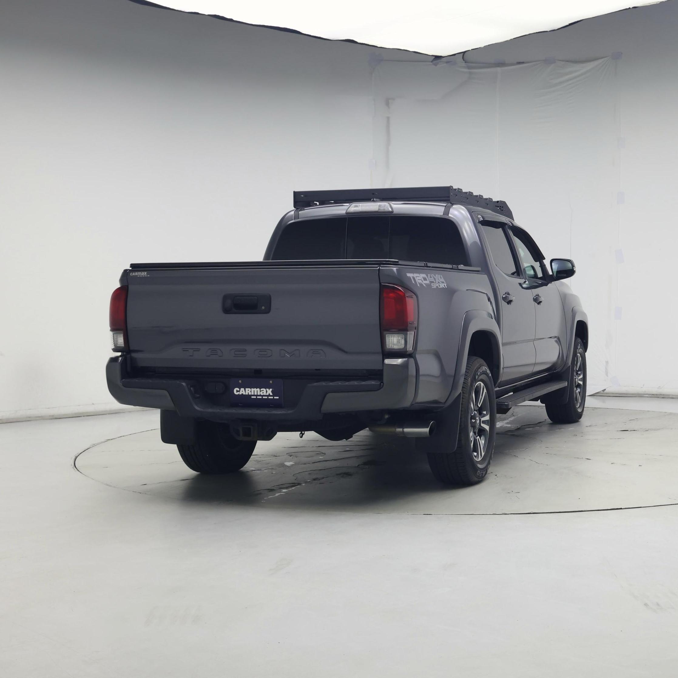 Thumbnail: 2018 Toyota Tacoma - 8