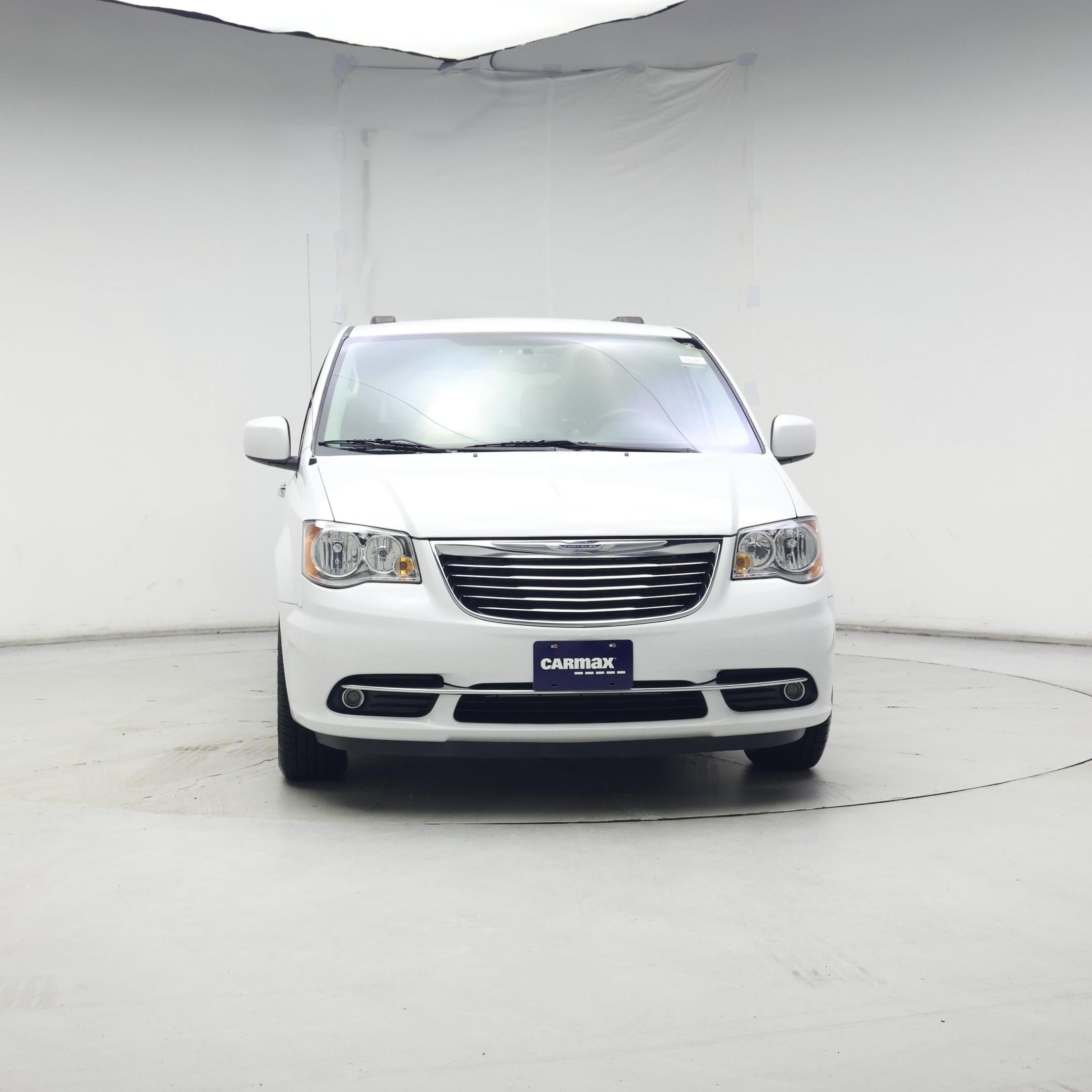Thumbnail: 2016 Chrysler Town & Country - 5